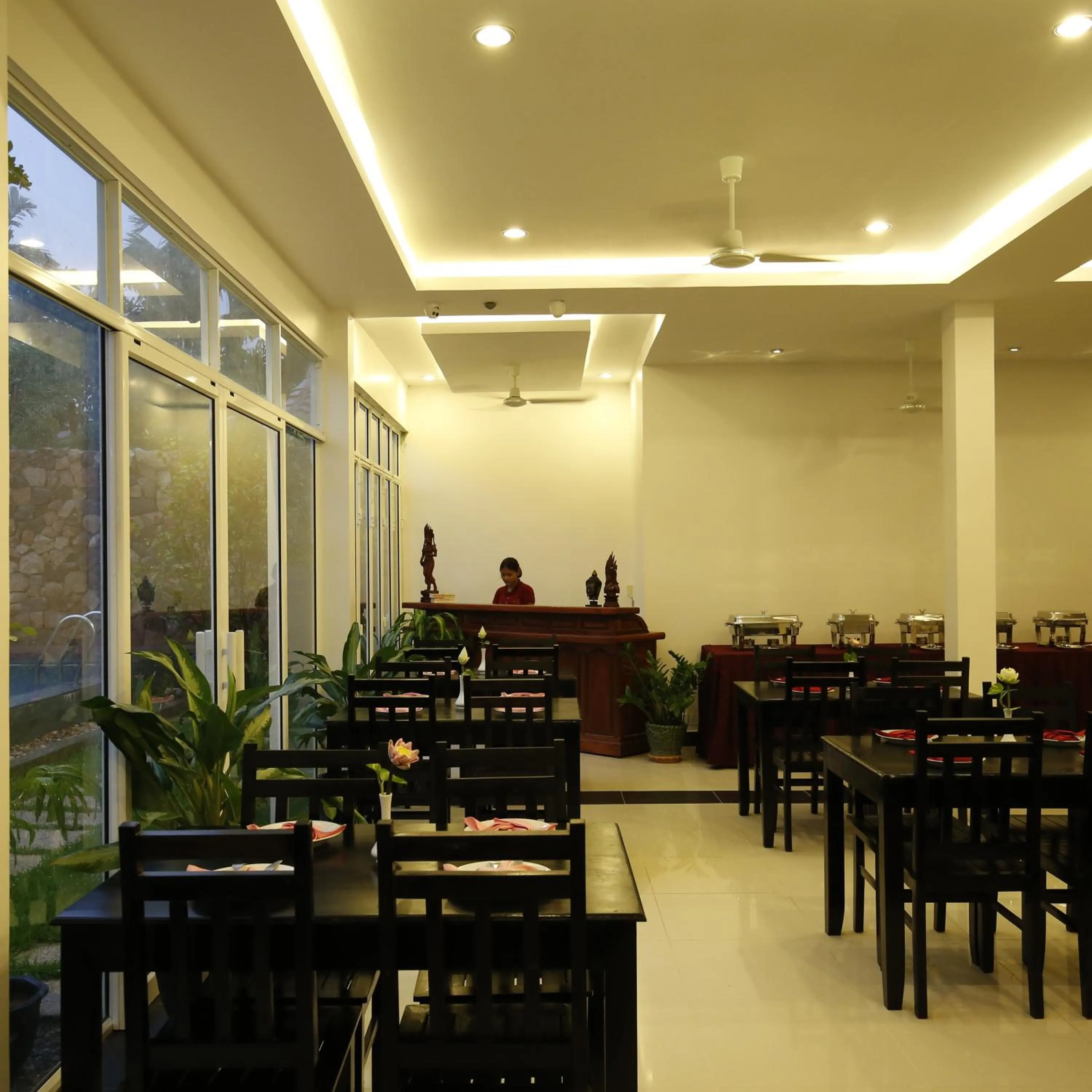 Restaurant/places to eat in Holy Angkor Hotel