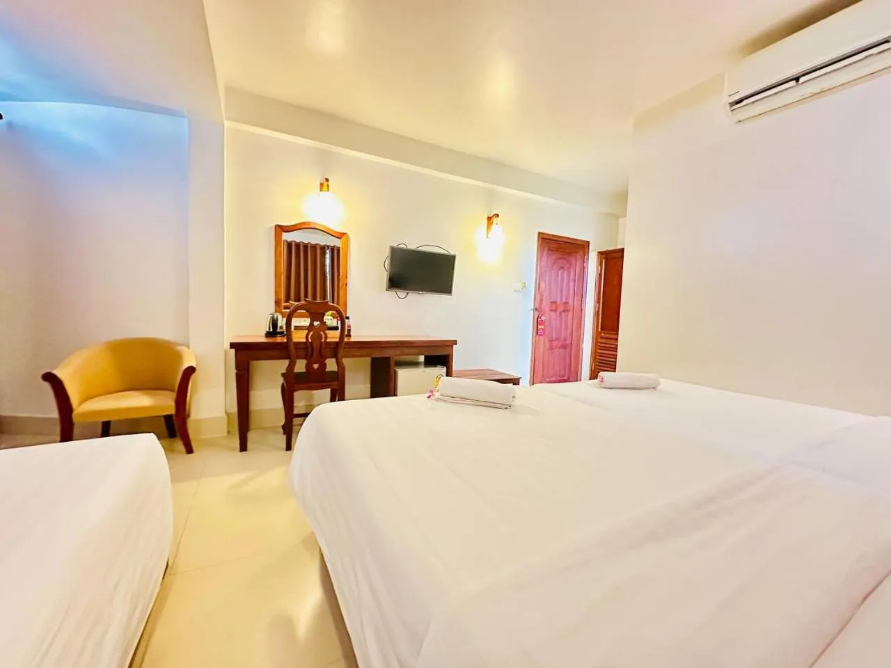 Bedroom, Bed in Holy Angkor Hotel