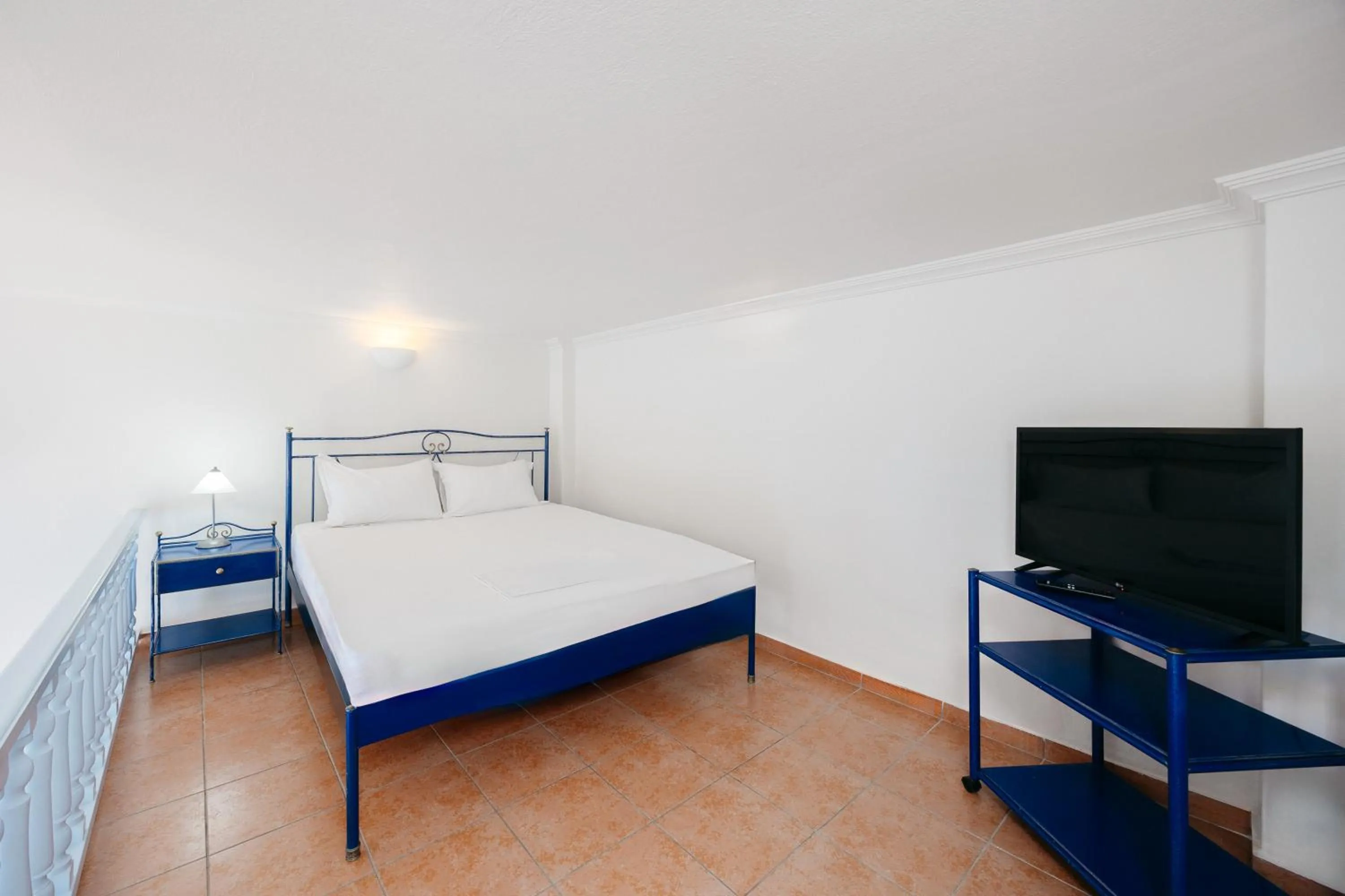 Bed in Kastro Suites