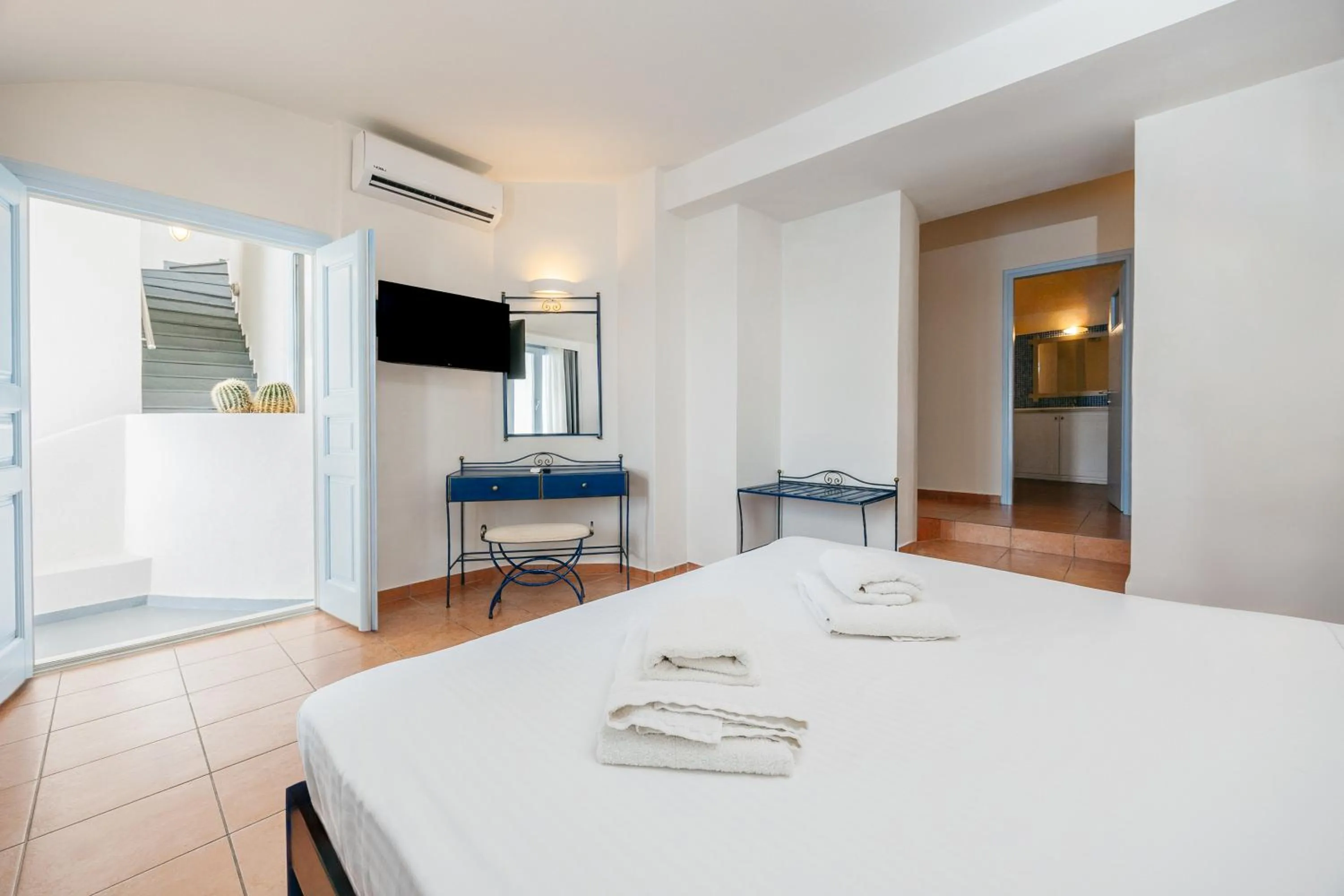 Bed in Kastro Suites