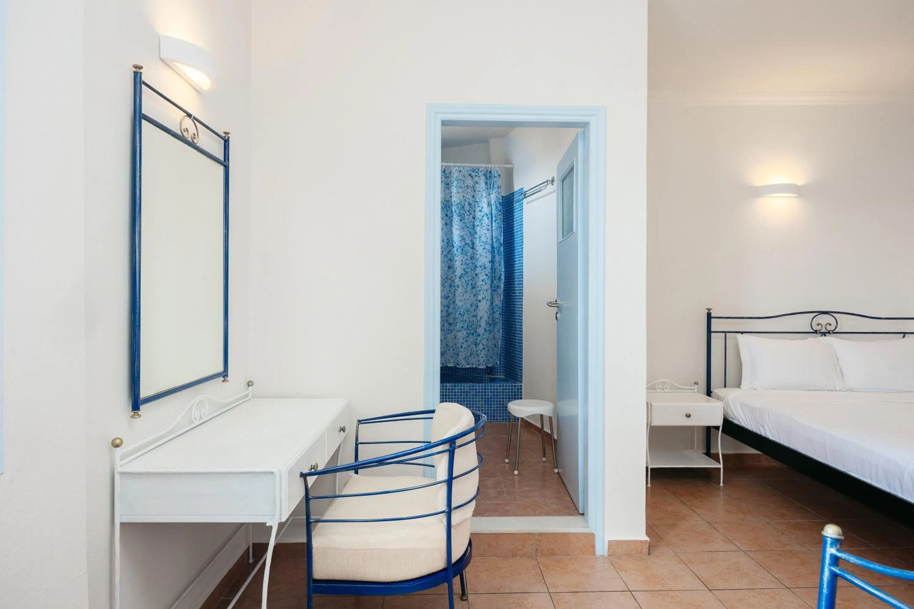 Bed in Kastro Suites