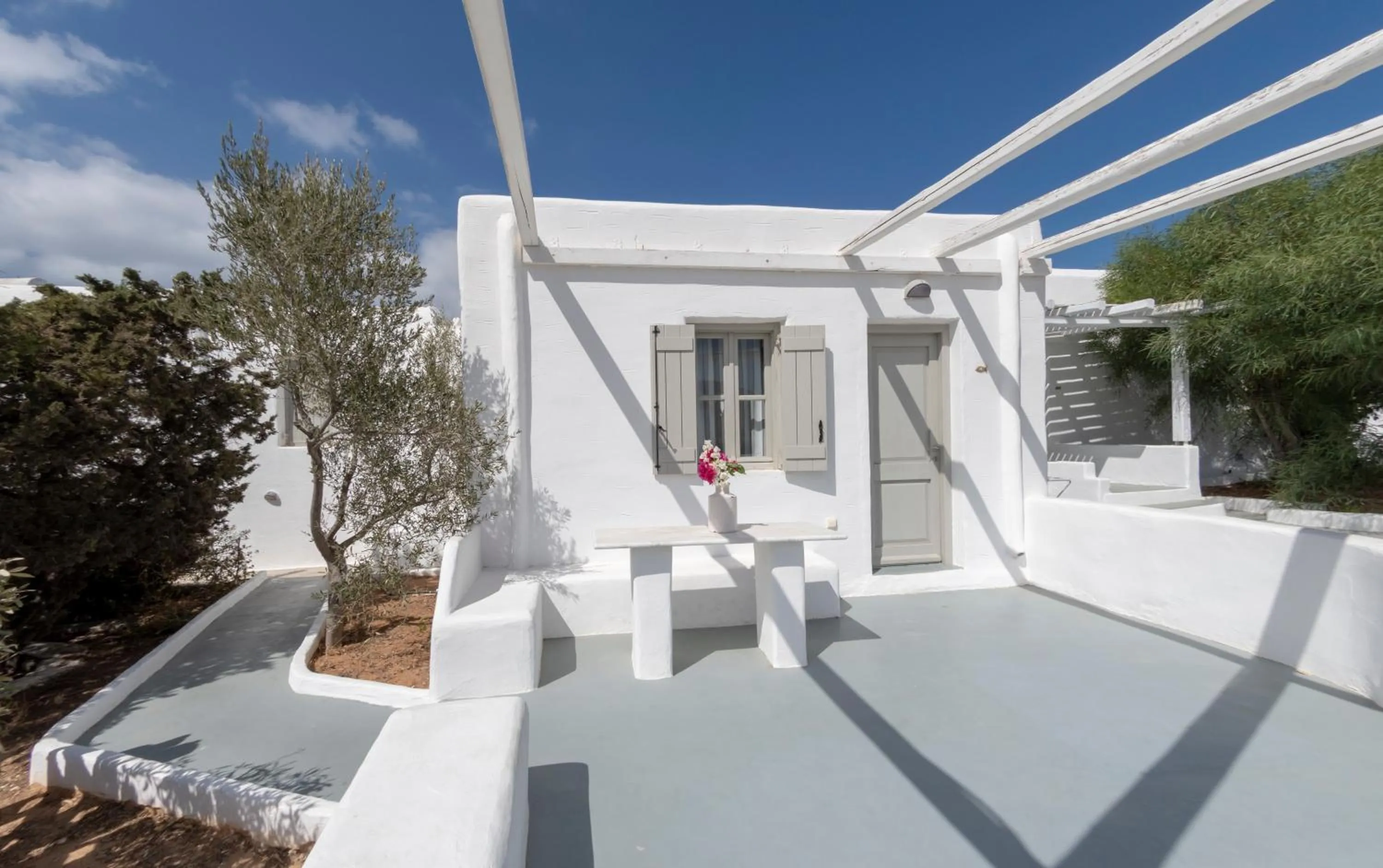 Facade/entrance in Anemoi Resort