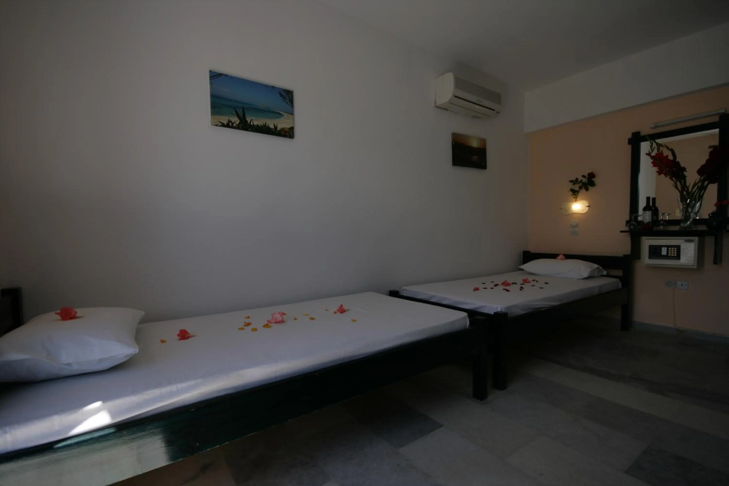 Bedroom, Bed in Sunny Beach Studios