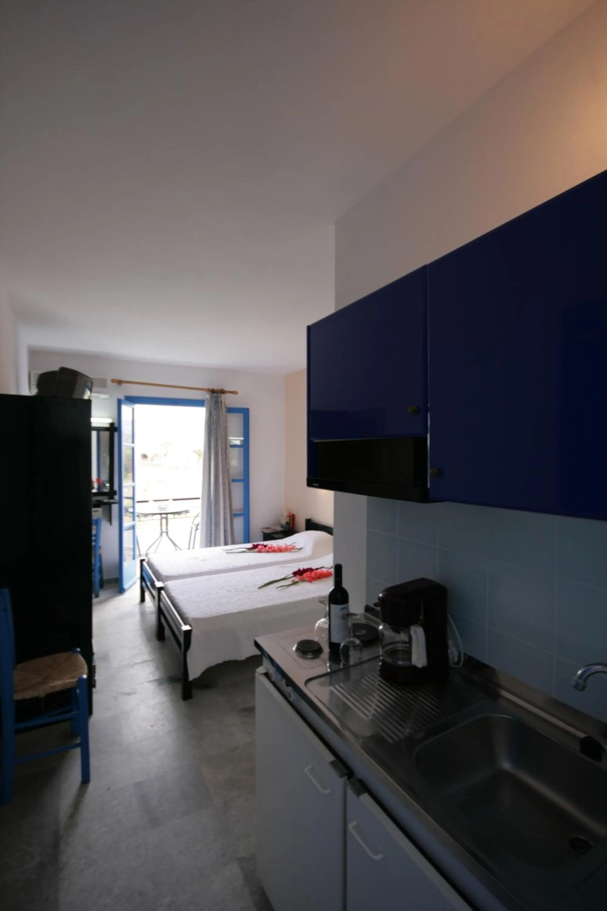 Kitchen or kitchenette, Bed in Sunny Beach Studios