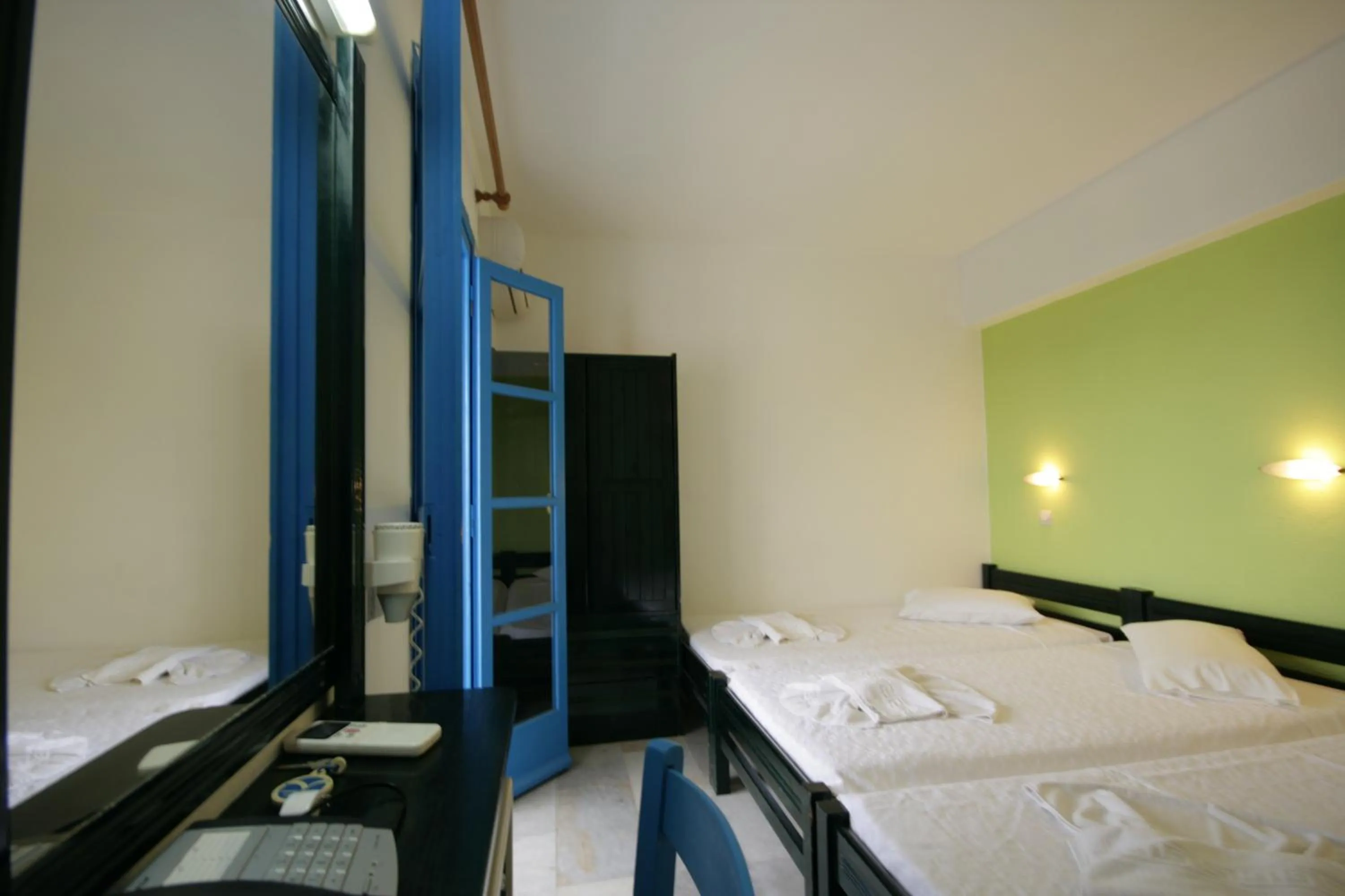 Bedroom, Bed in Sunny Beach Studios