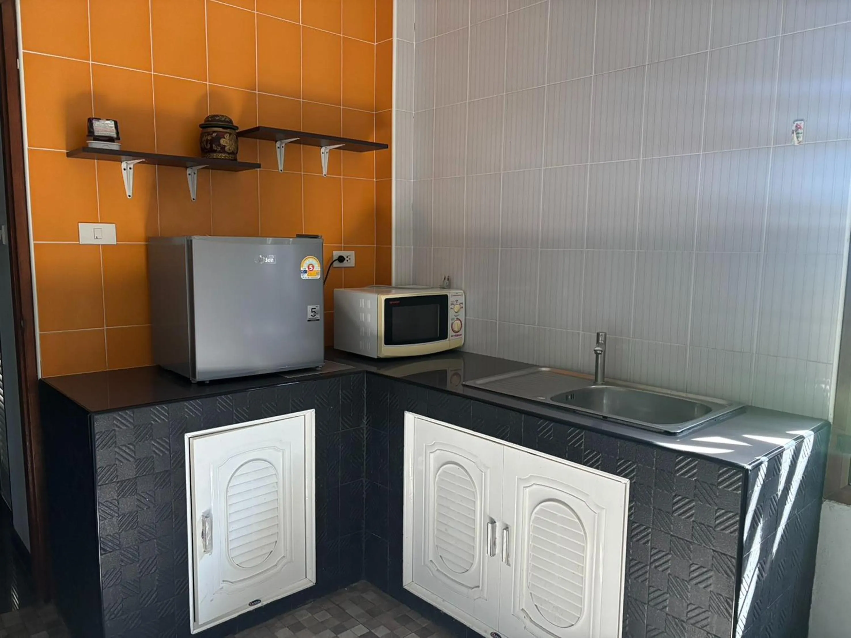 Kitchen or kitchenette in Maerim Villa&Pool