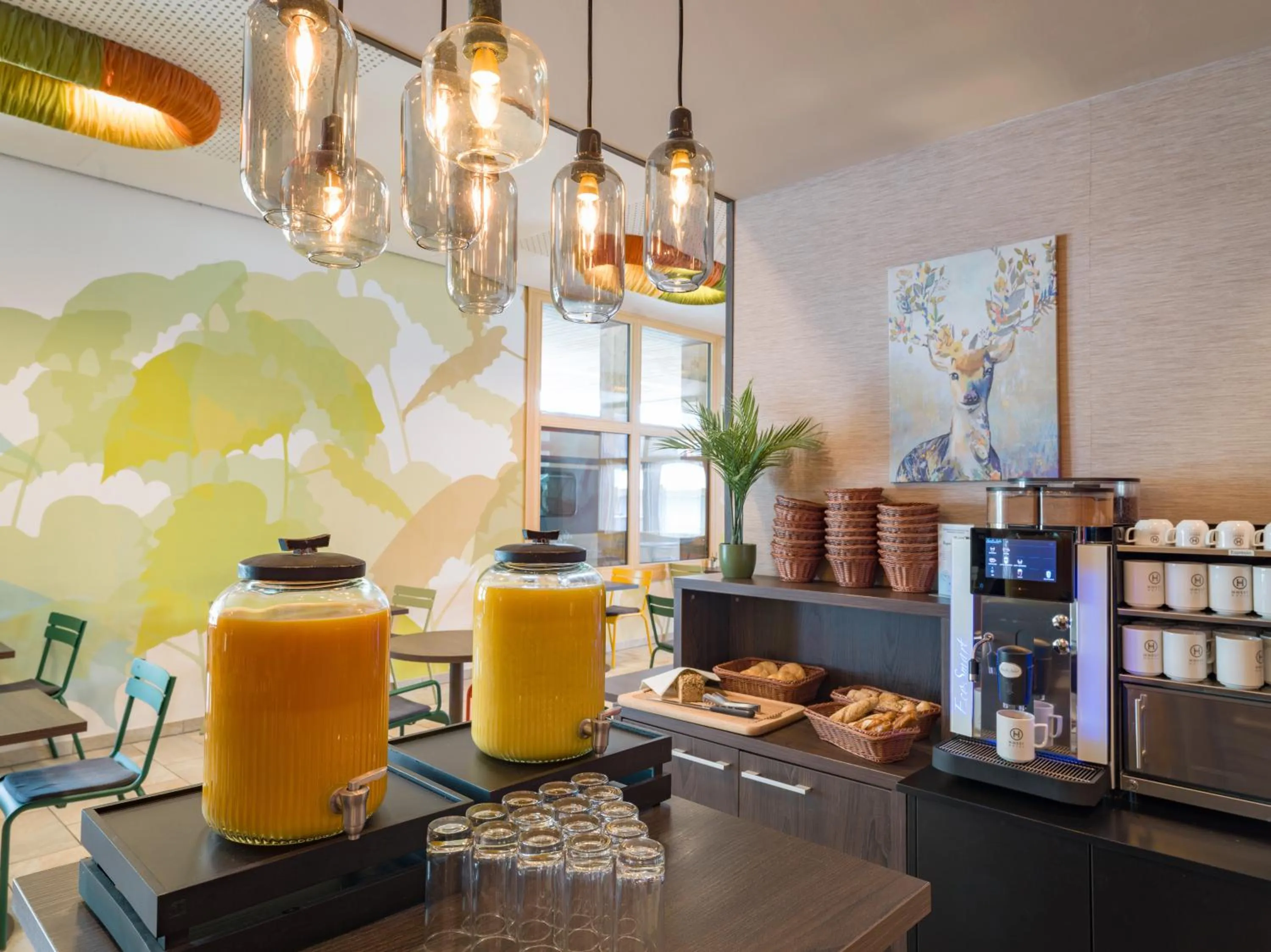 Breakfast in Hwest Hotel