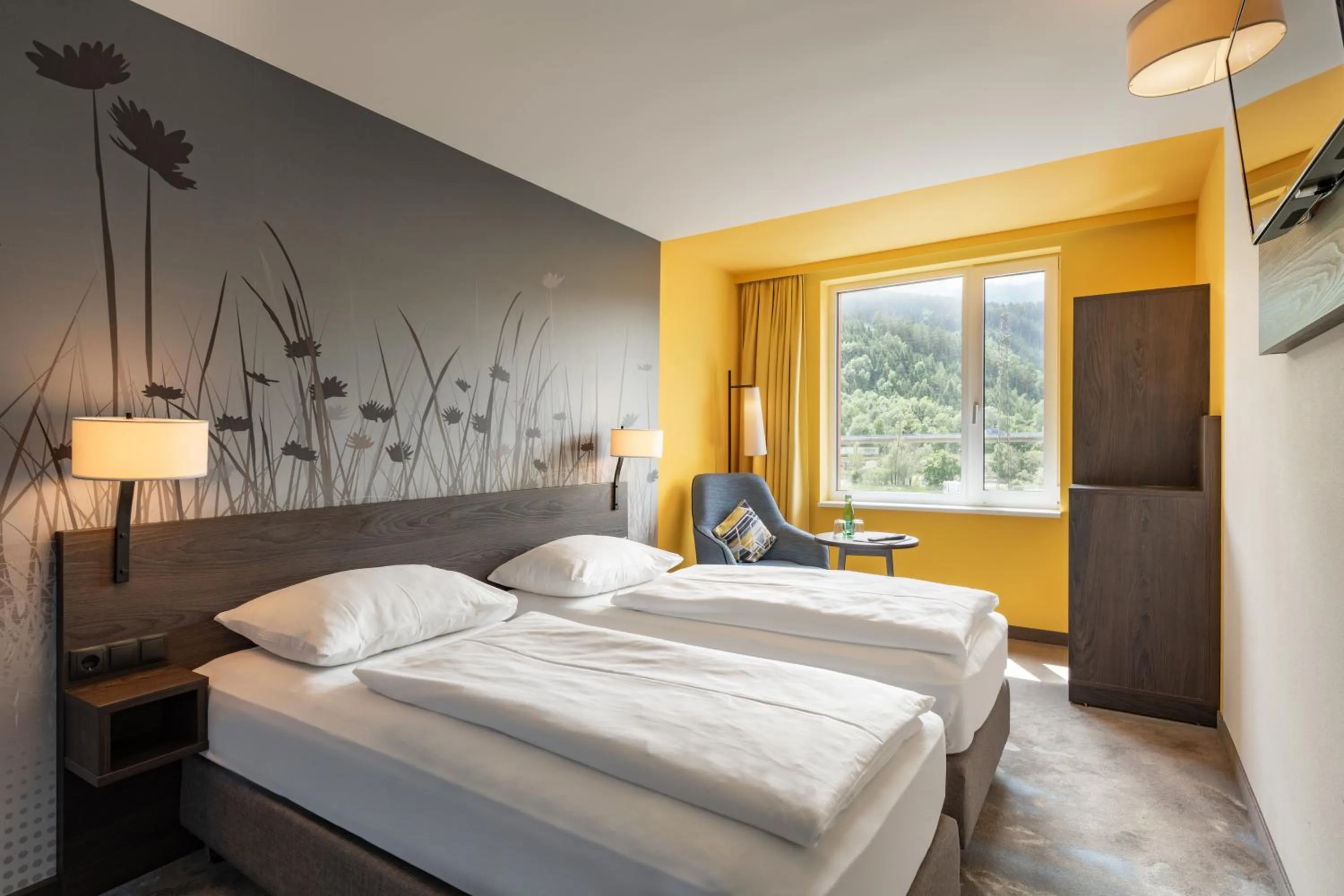 Photo of the whole room, Bed in Hwest Hotel