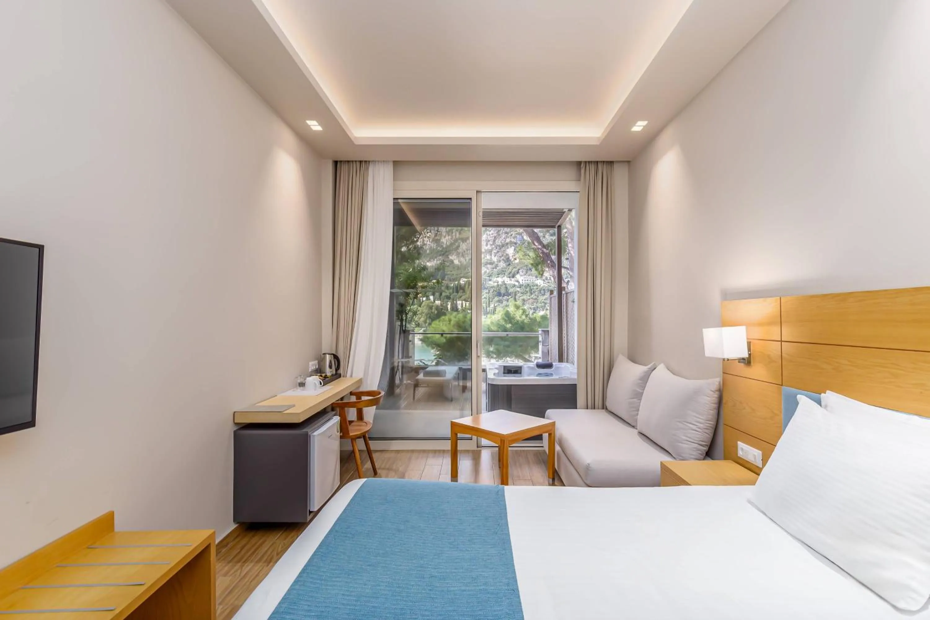 TV and multimedia, Bed in Akrotiri Beach Resort & Spa - Adult Friendly