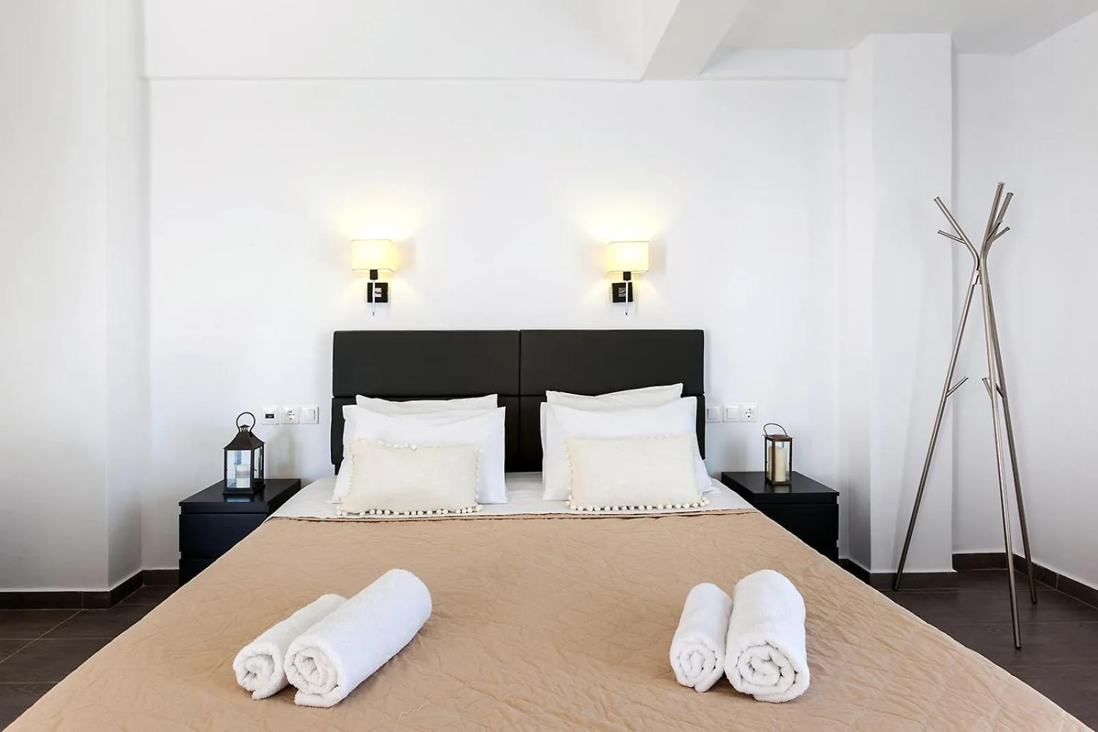 Bed in Memories Beach Hotel