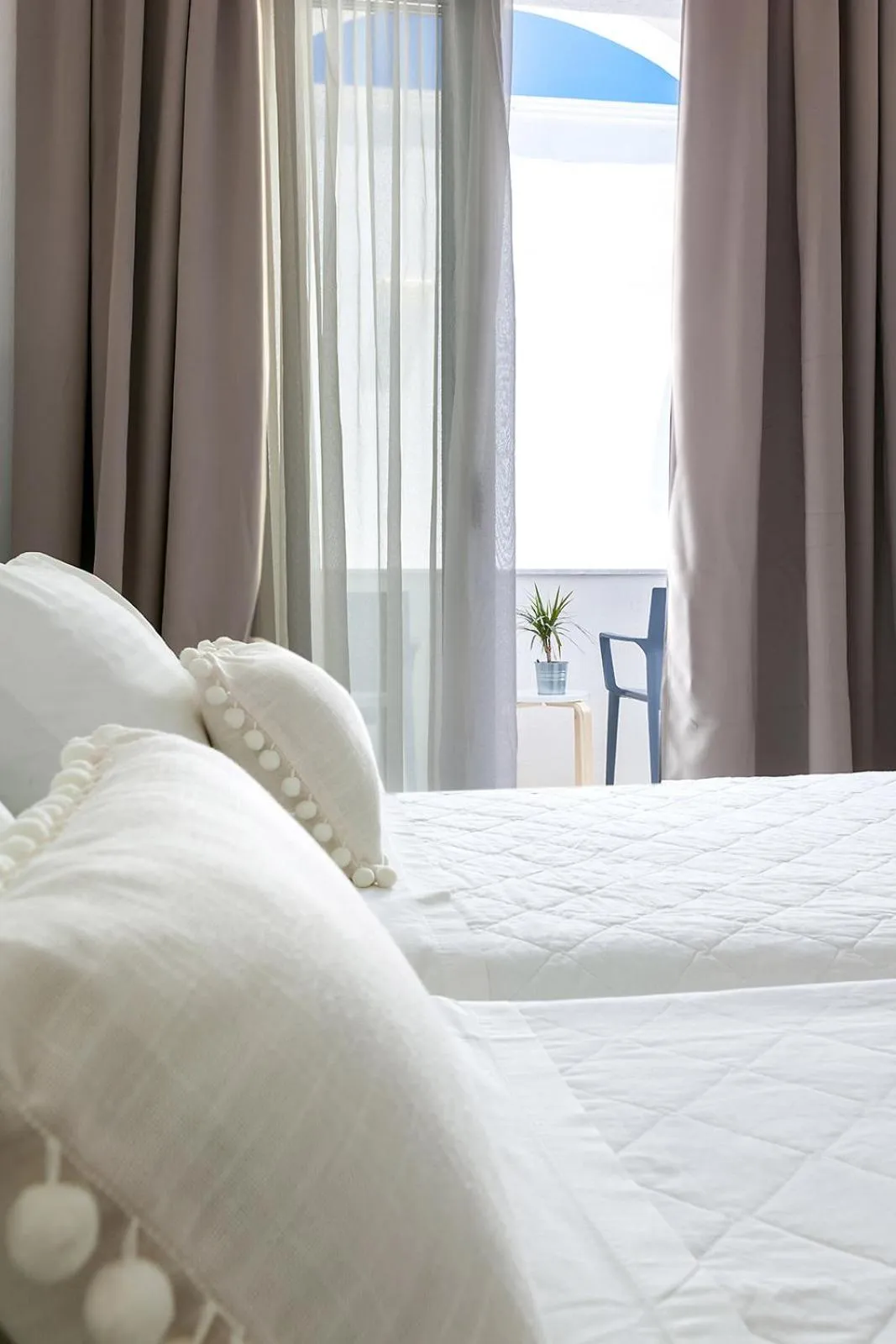 Bed in Memories Beach Hotel