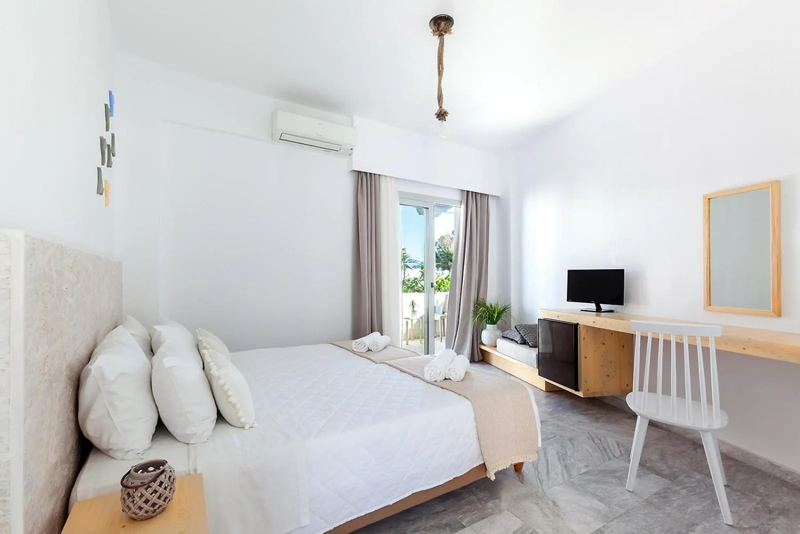 Bed in Memories Beach Hotel