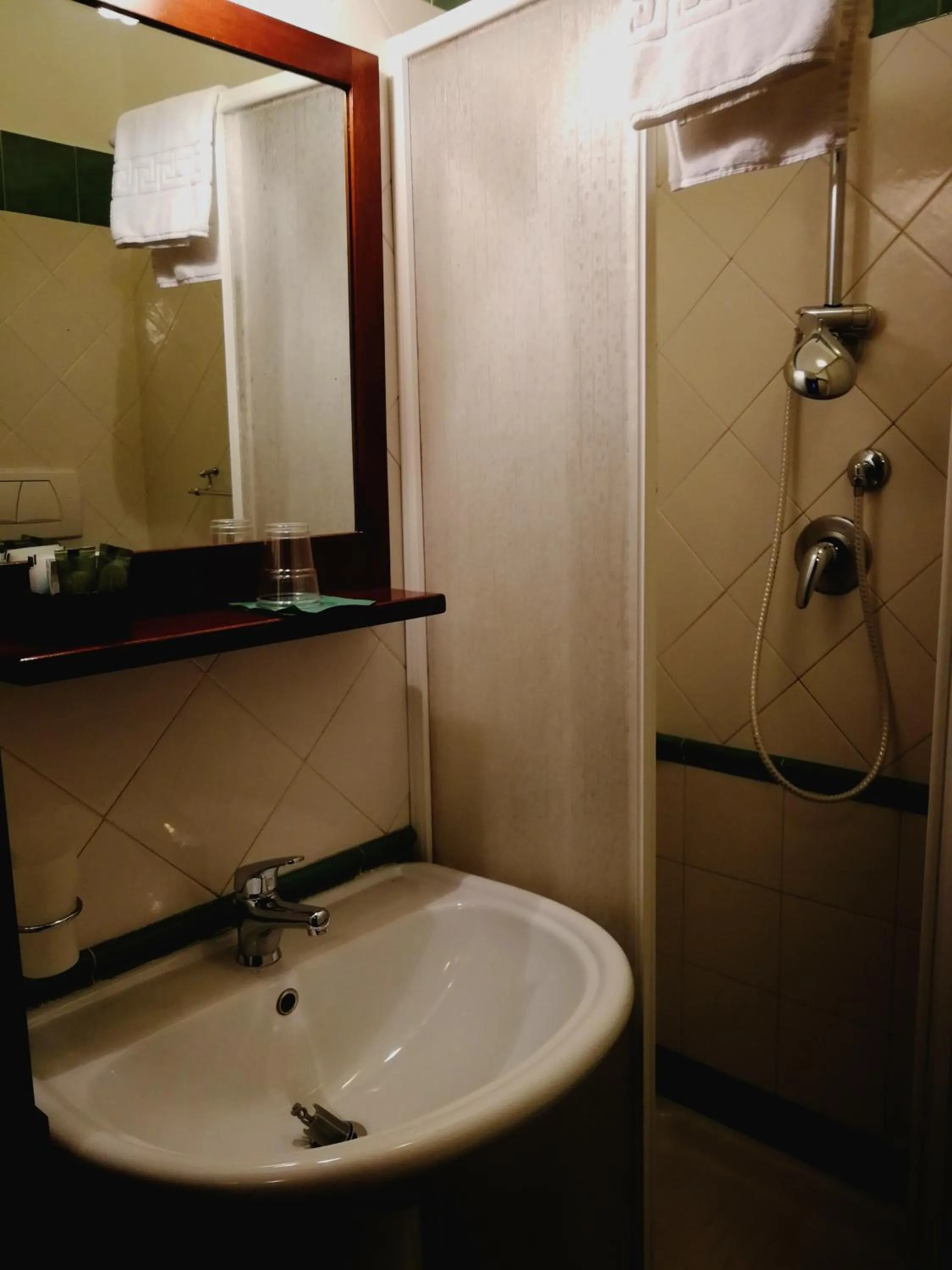 Shower in Anne & Mary