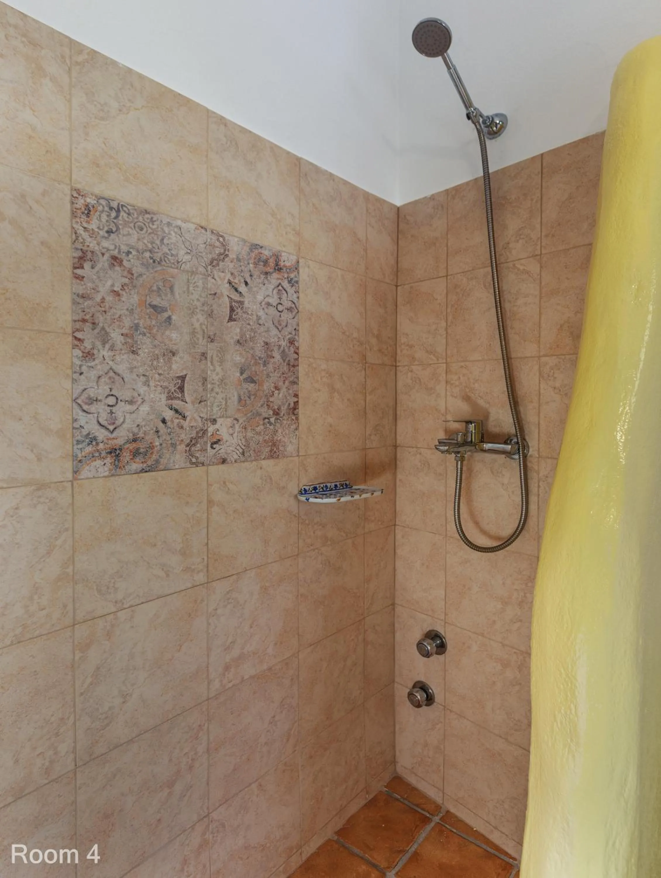 Shower in Voreades