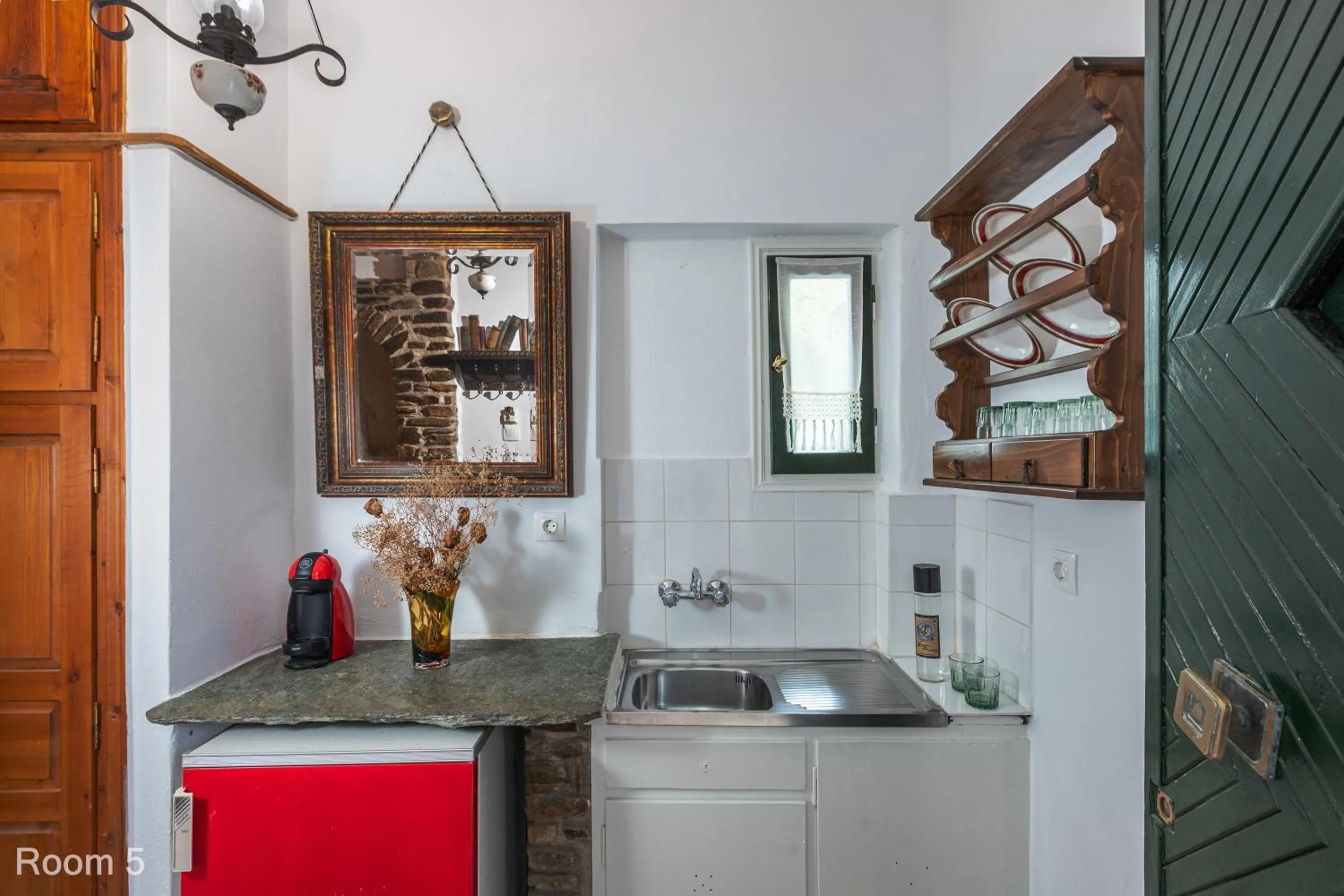 Kitchen or kitchenette in Voreades