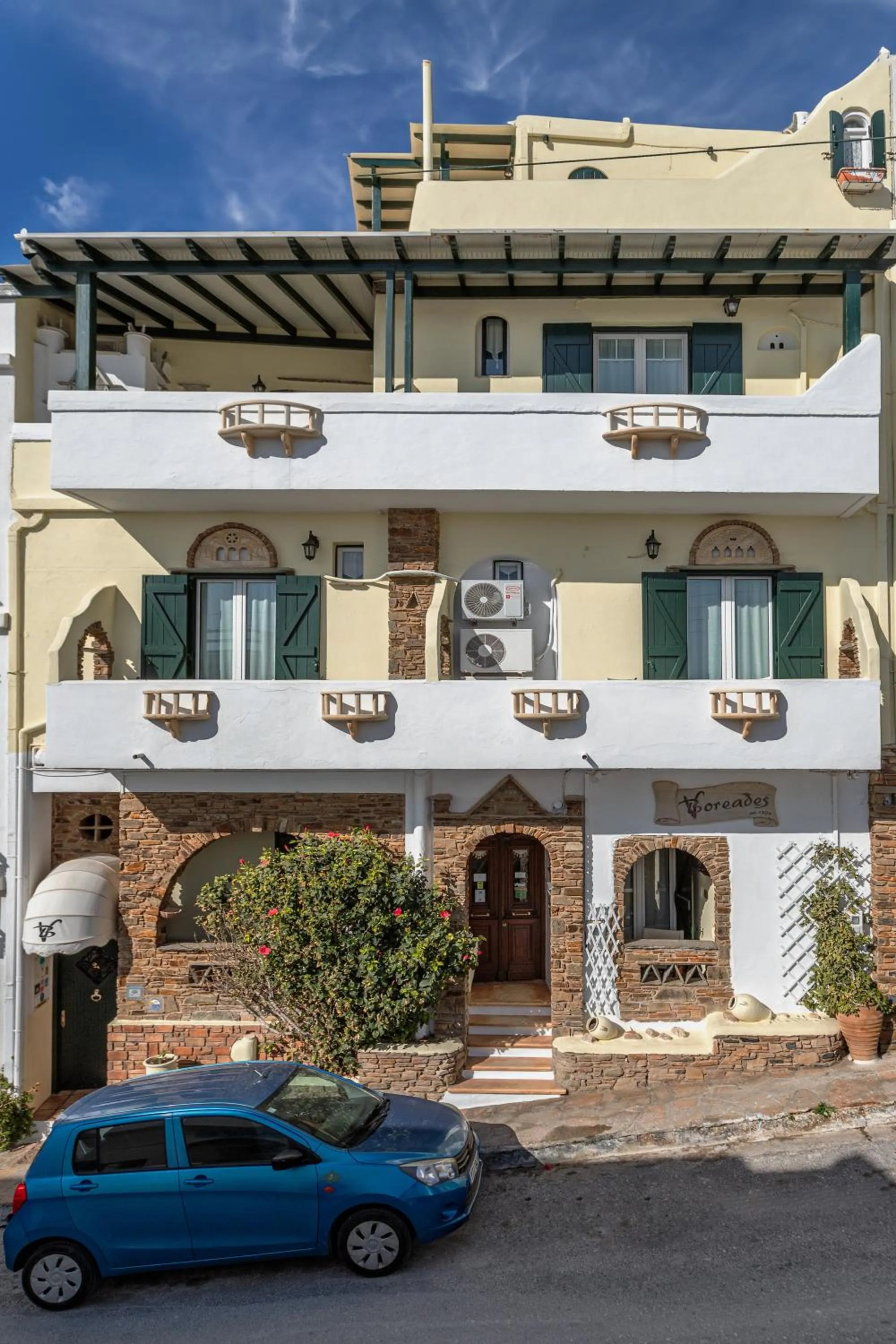 Property building in Voreades