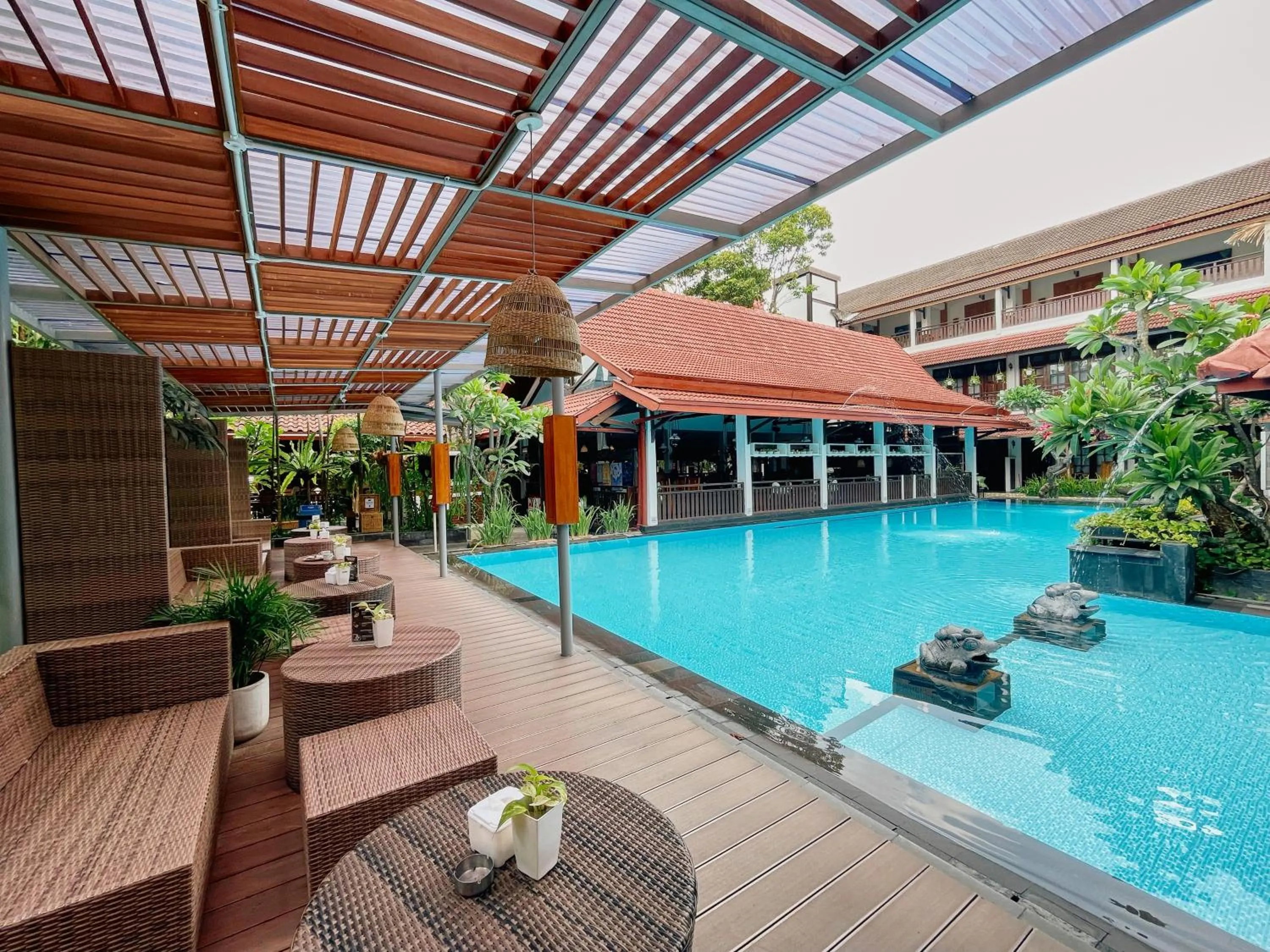 Restaurant/places to eat in Paku Mas Hotel