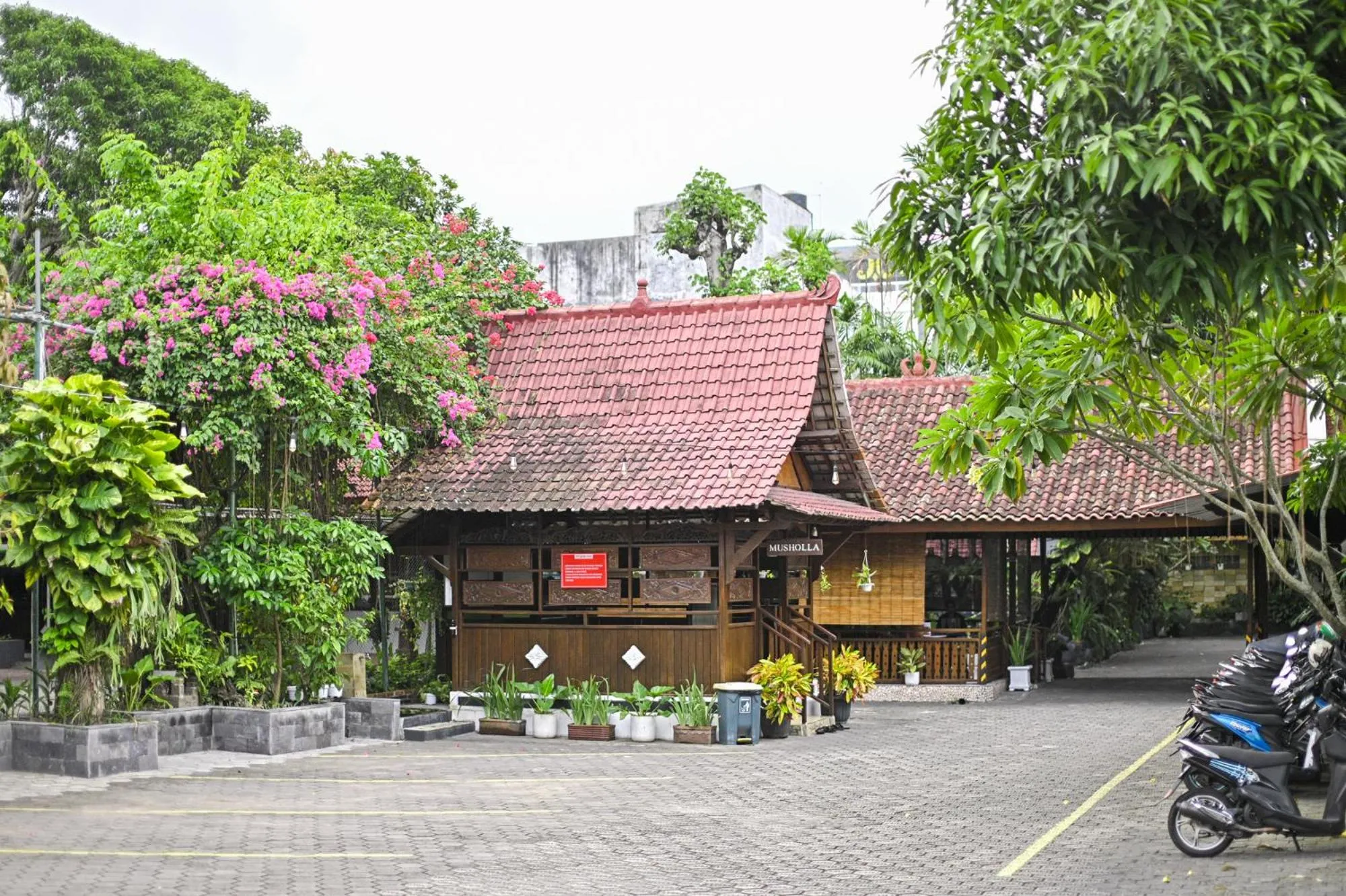 Parking in Paku Mas Hotel