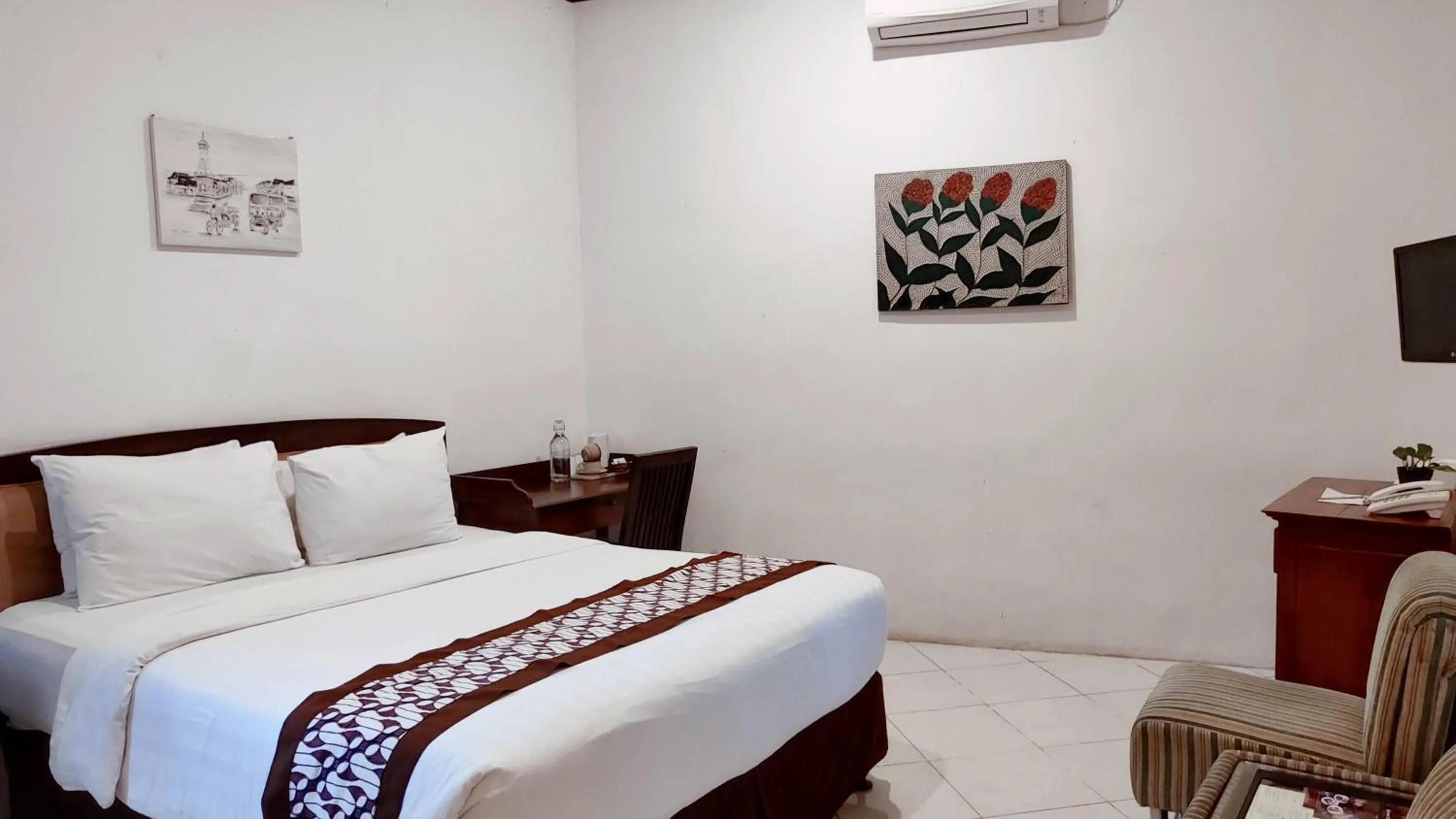 Bedroom in Paku Mas Hotel