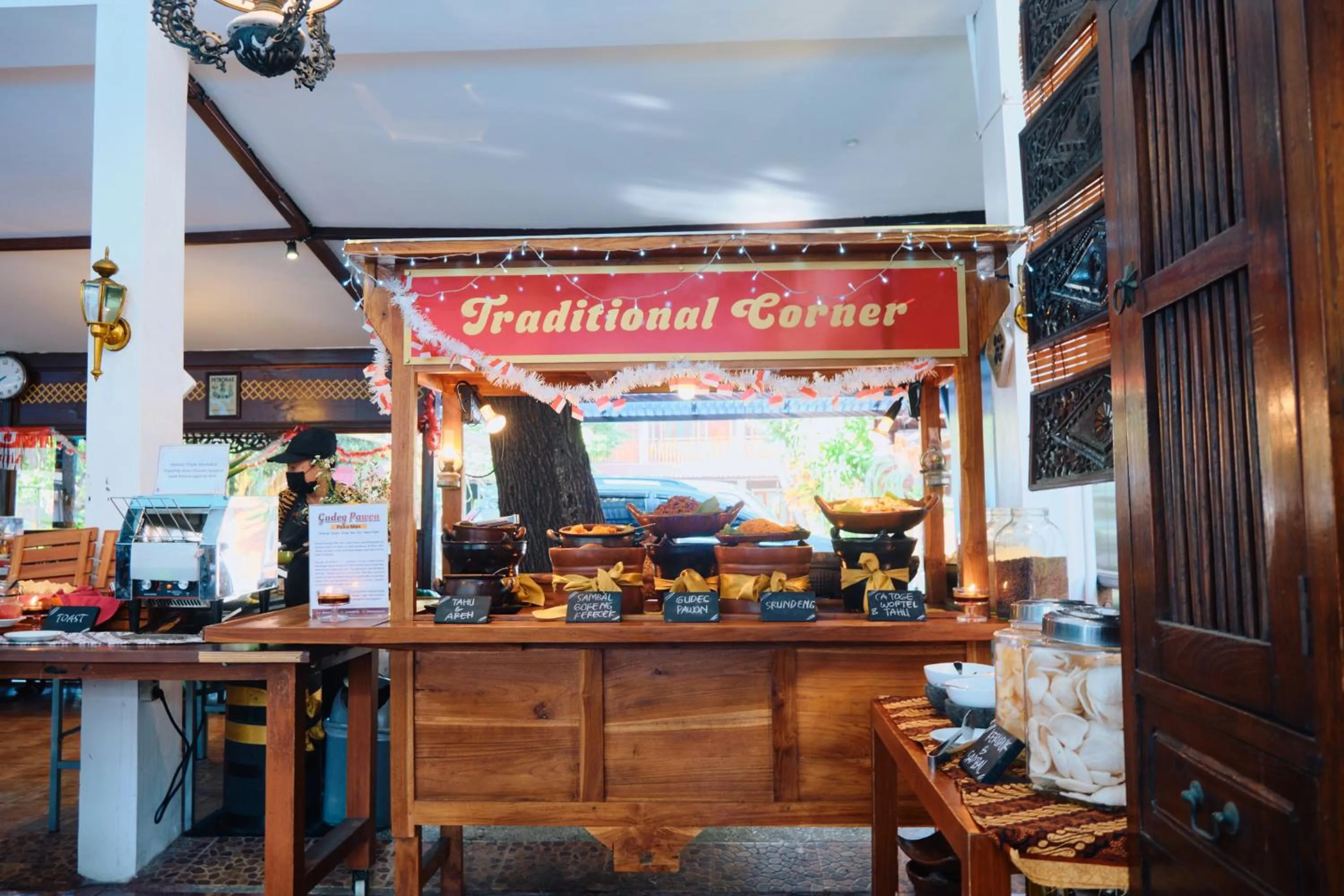 Restaurant/places to eat in Paku Mas Hotel