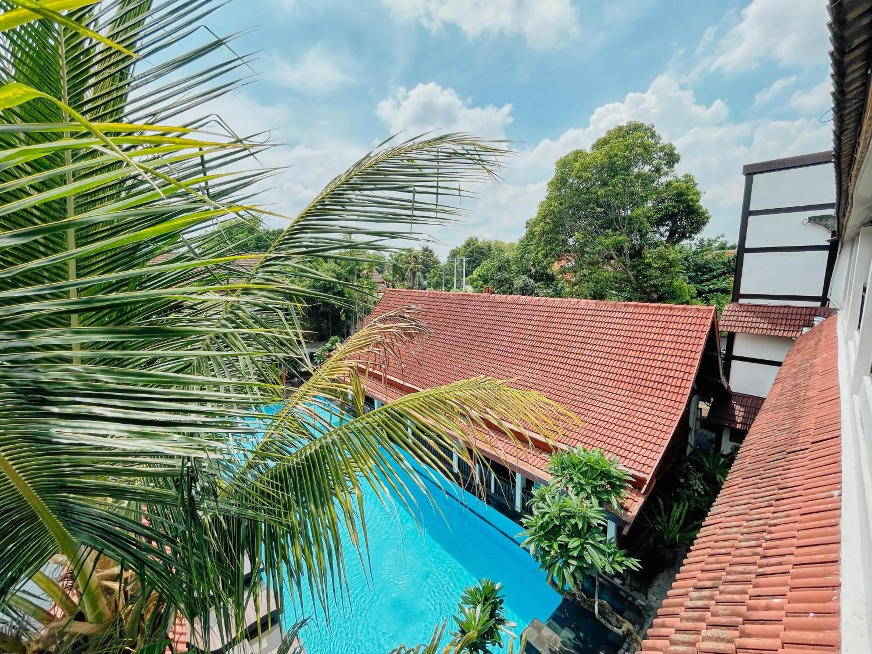 Swimming pool in Paku Mas Hotel