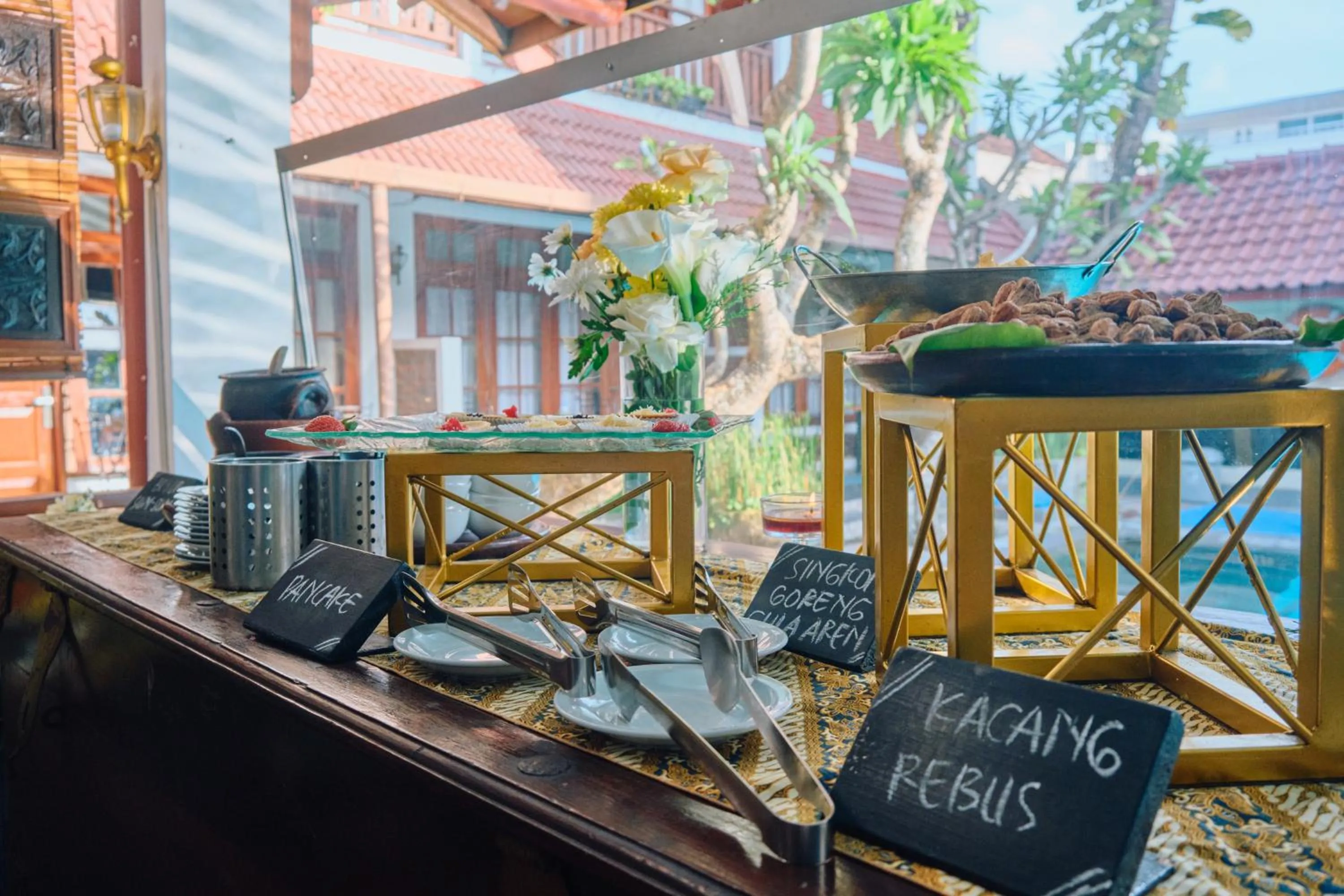 Restaurant/places to eat in Paku Mas Hotel