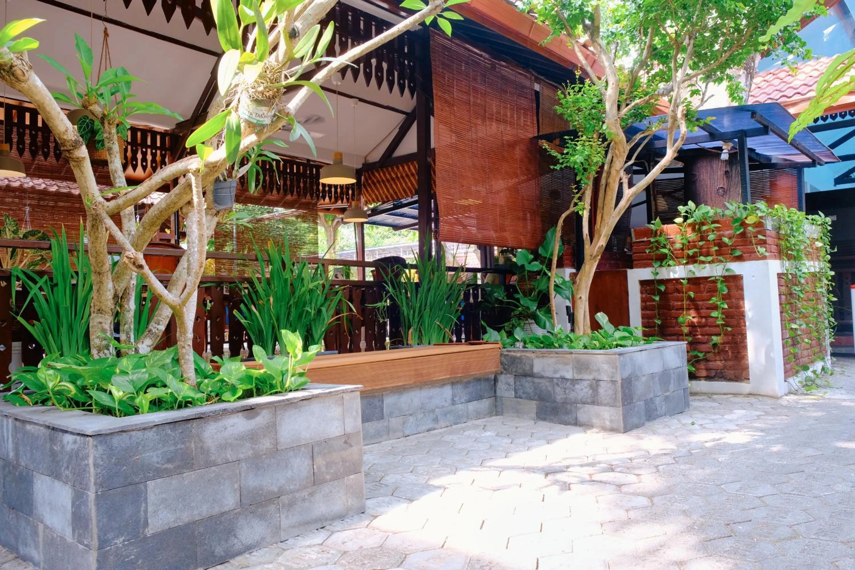 Restaurant/places to eat in Paku Mas Hotel
