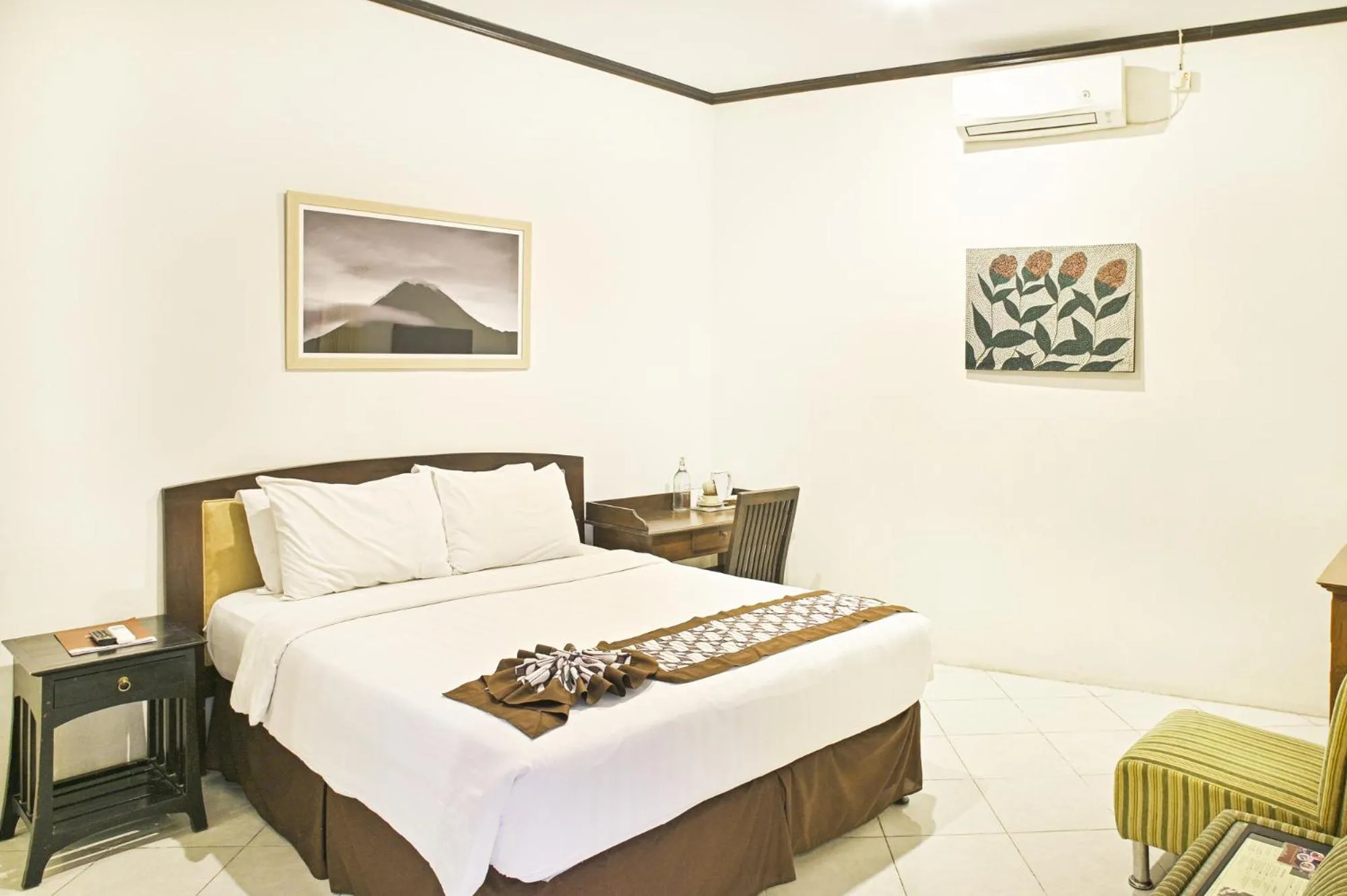 Bedroom in Paku Mas Hotel