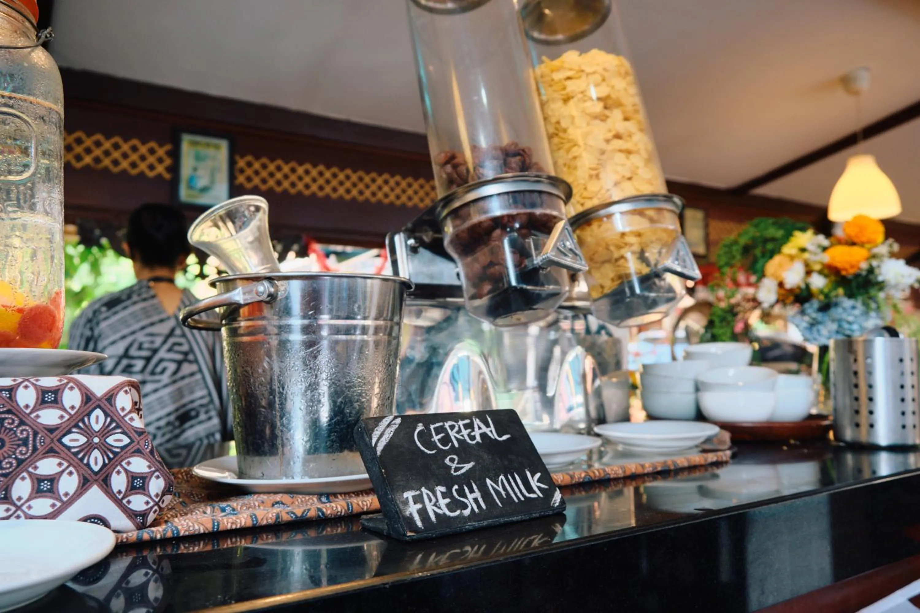 Restaurant/places to eat in Paku Mas Hotel