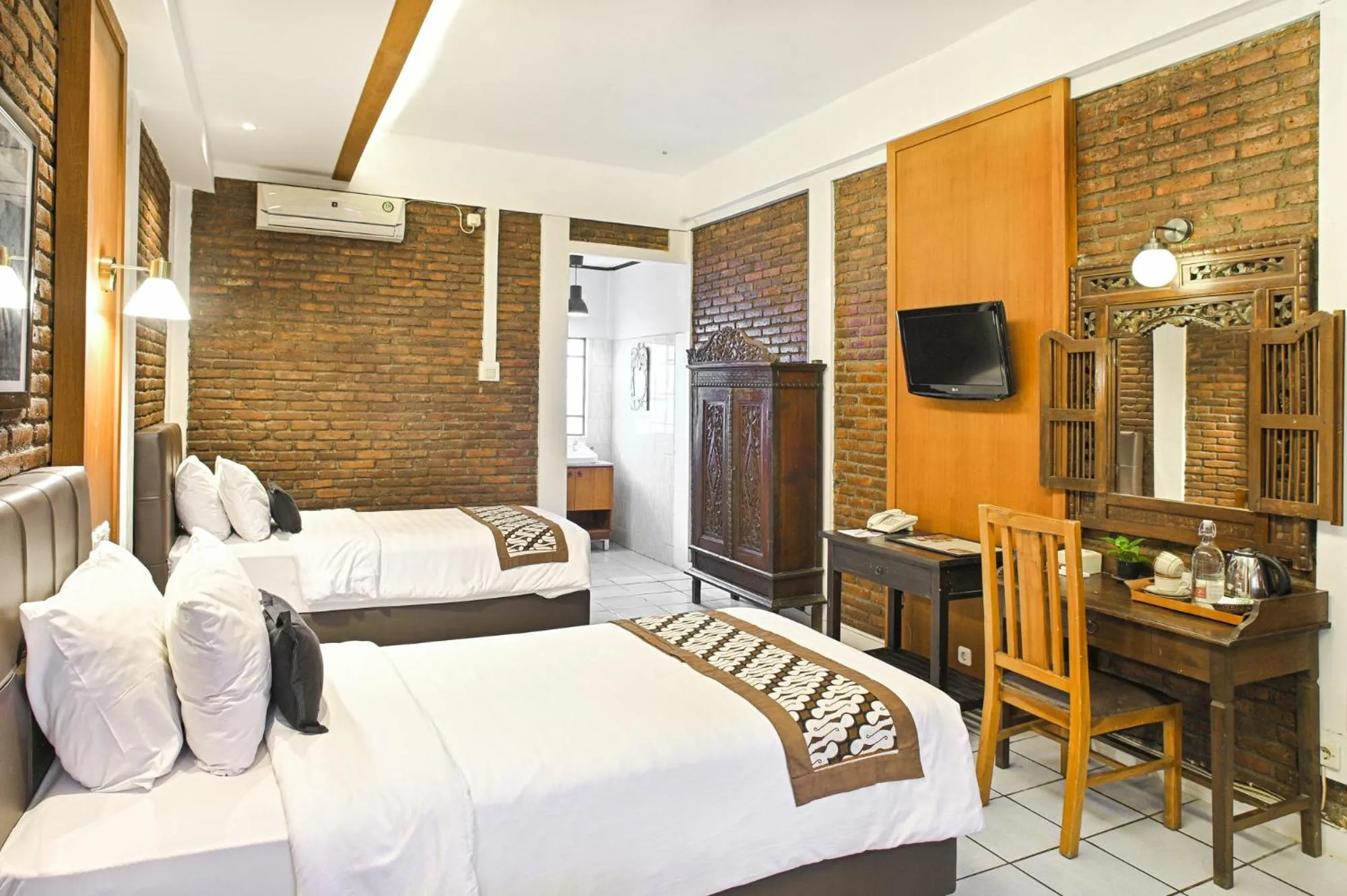 Bedroom in Paku Mas Hotel