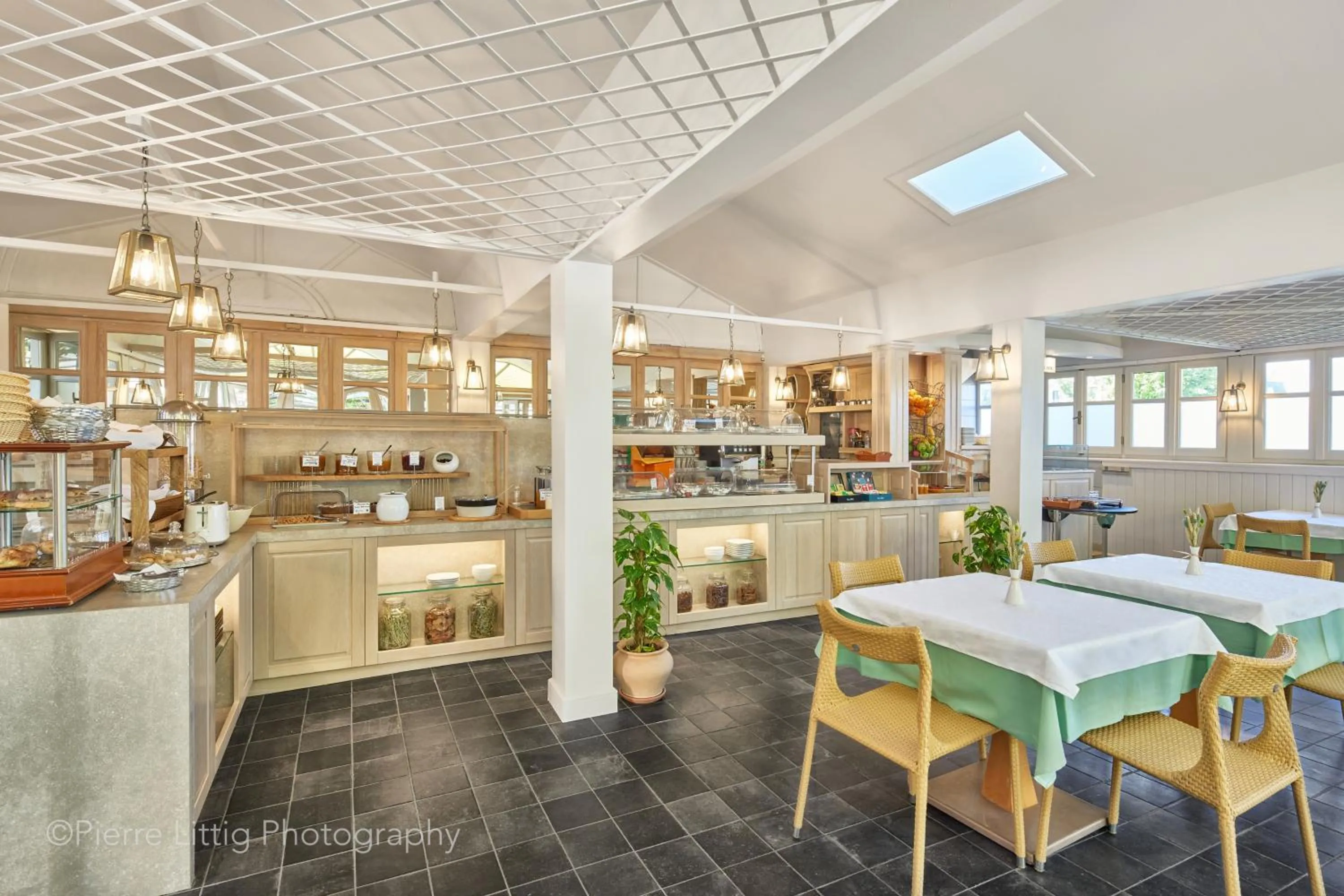 Restaurant/places to eat in Bella Venezia