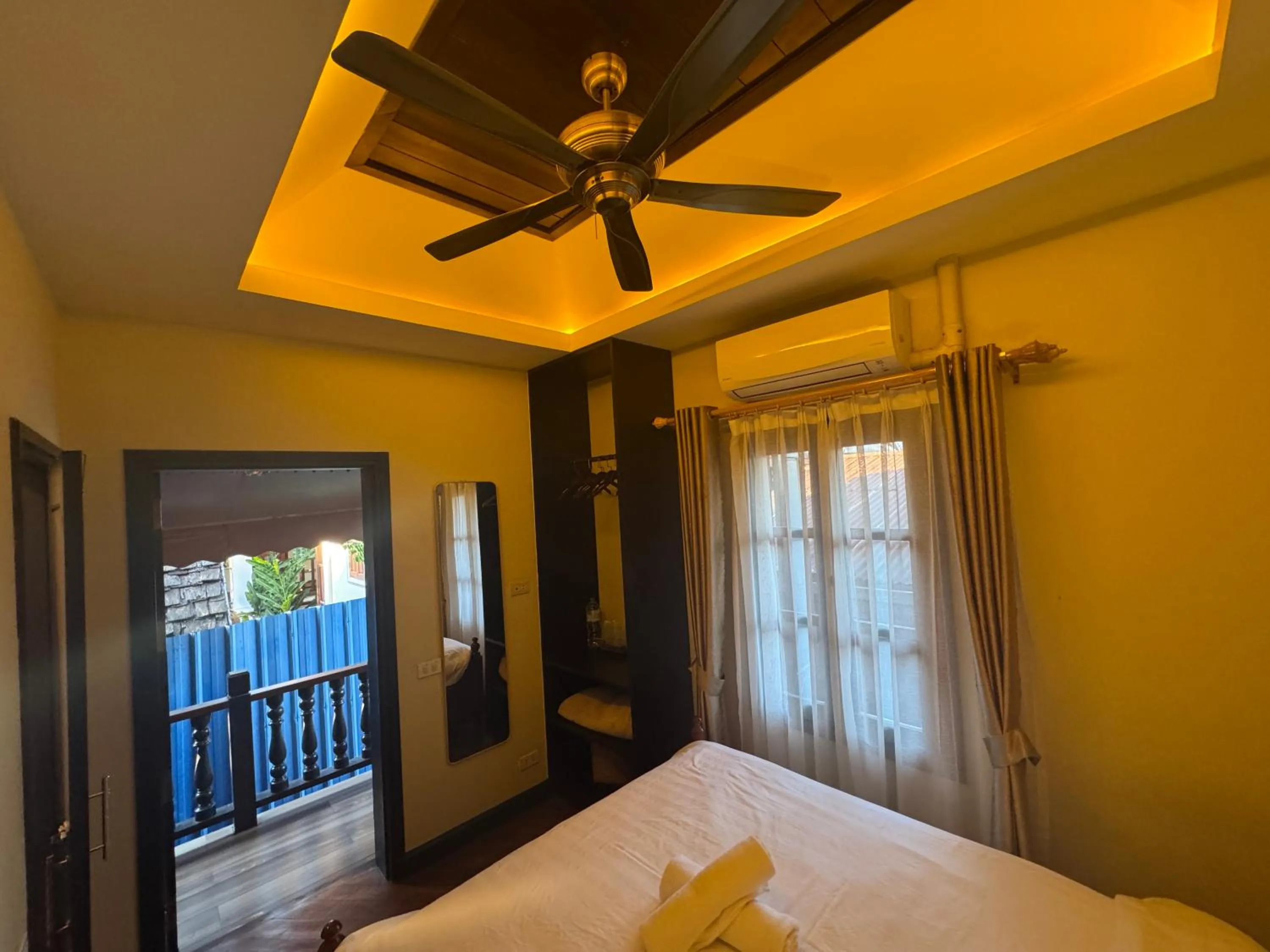 Photo of the whole room, Bed in Mali House