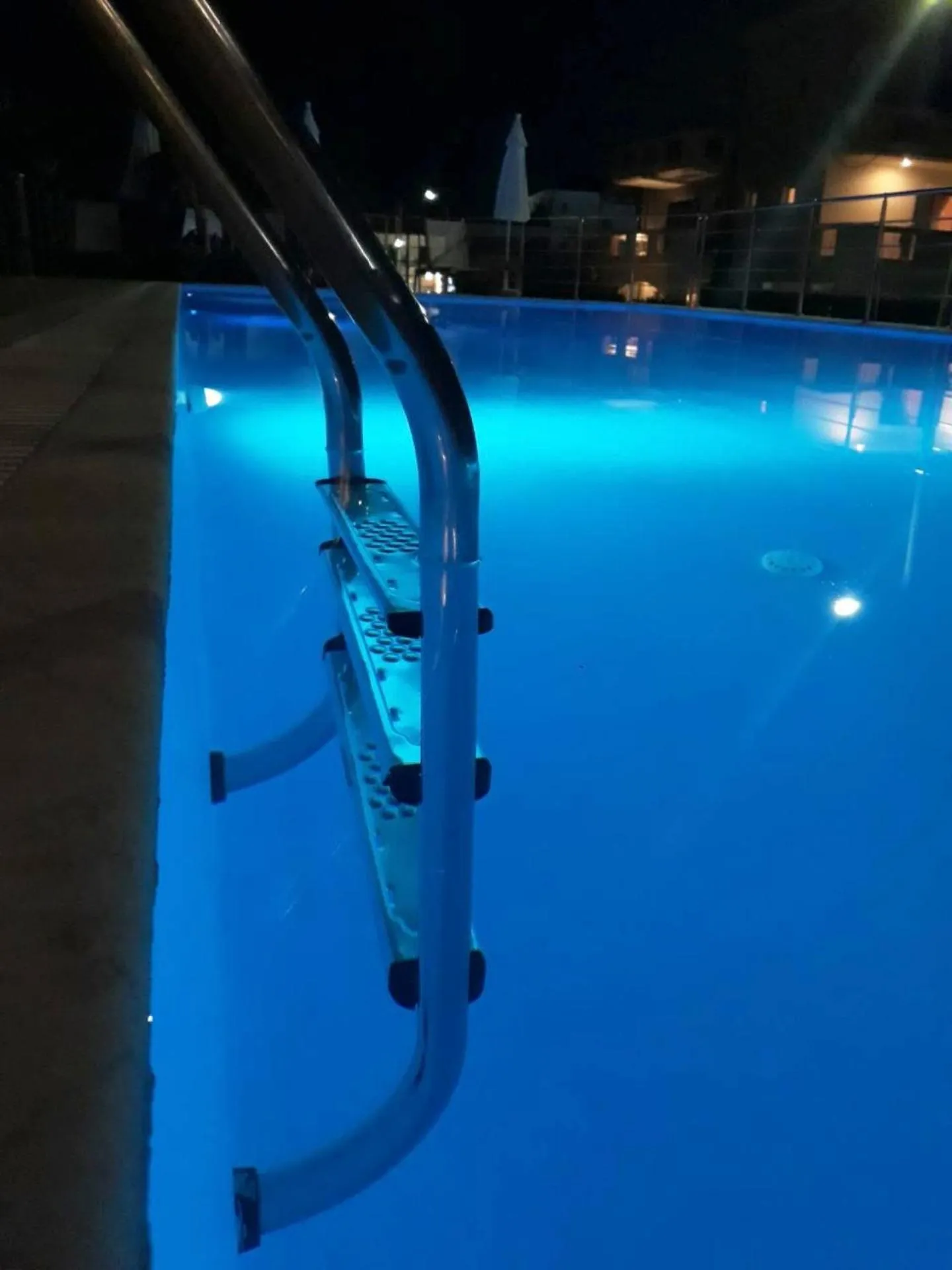 Swimming pool in Summertime Inn