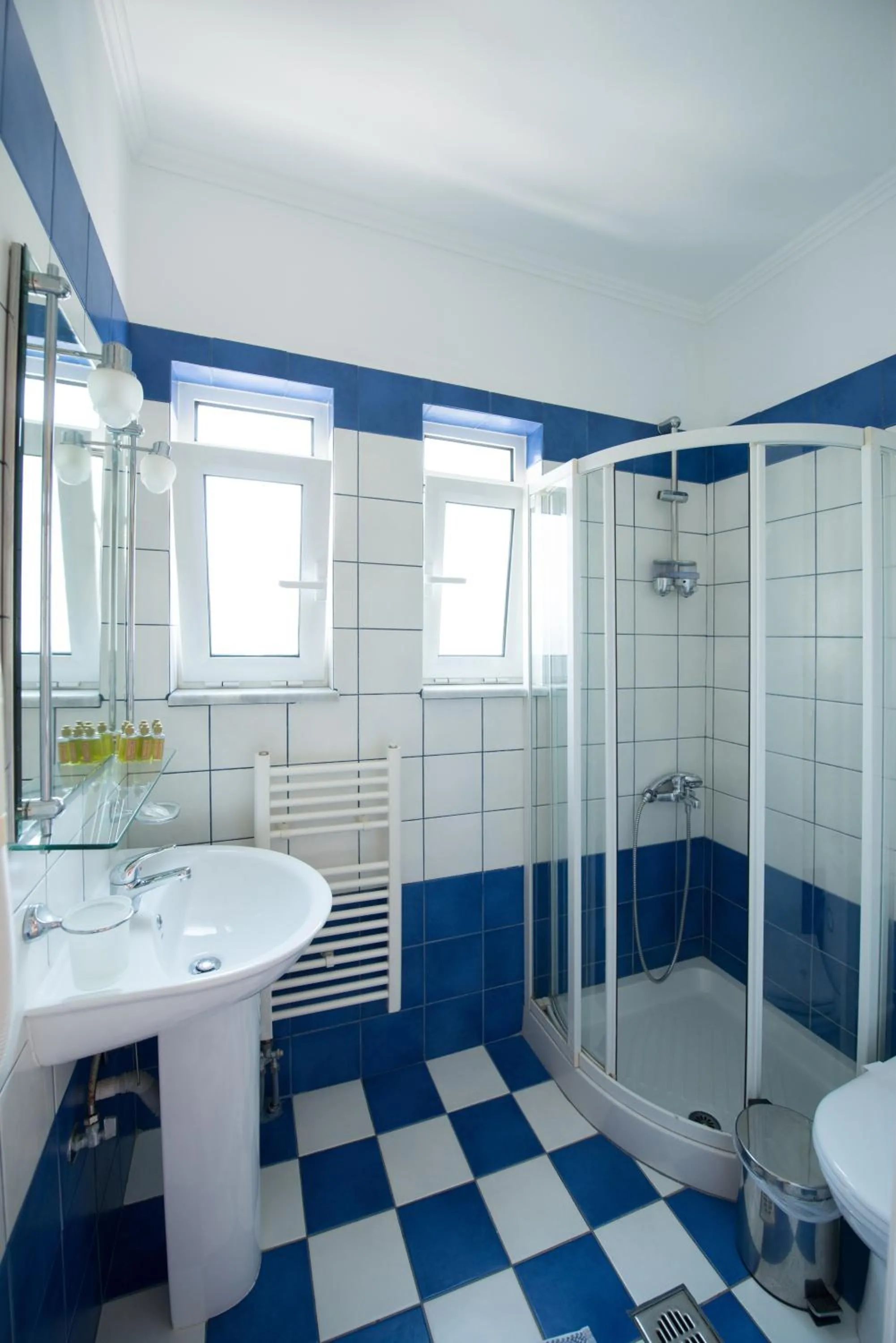 Toilet in Summertime Inn