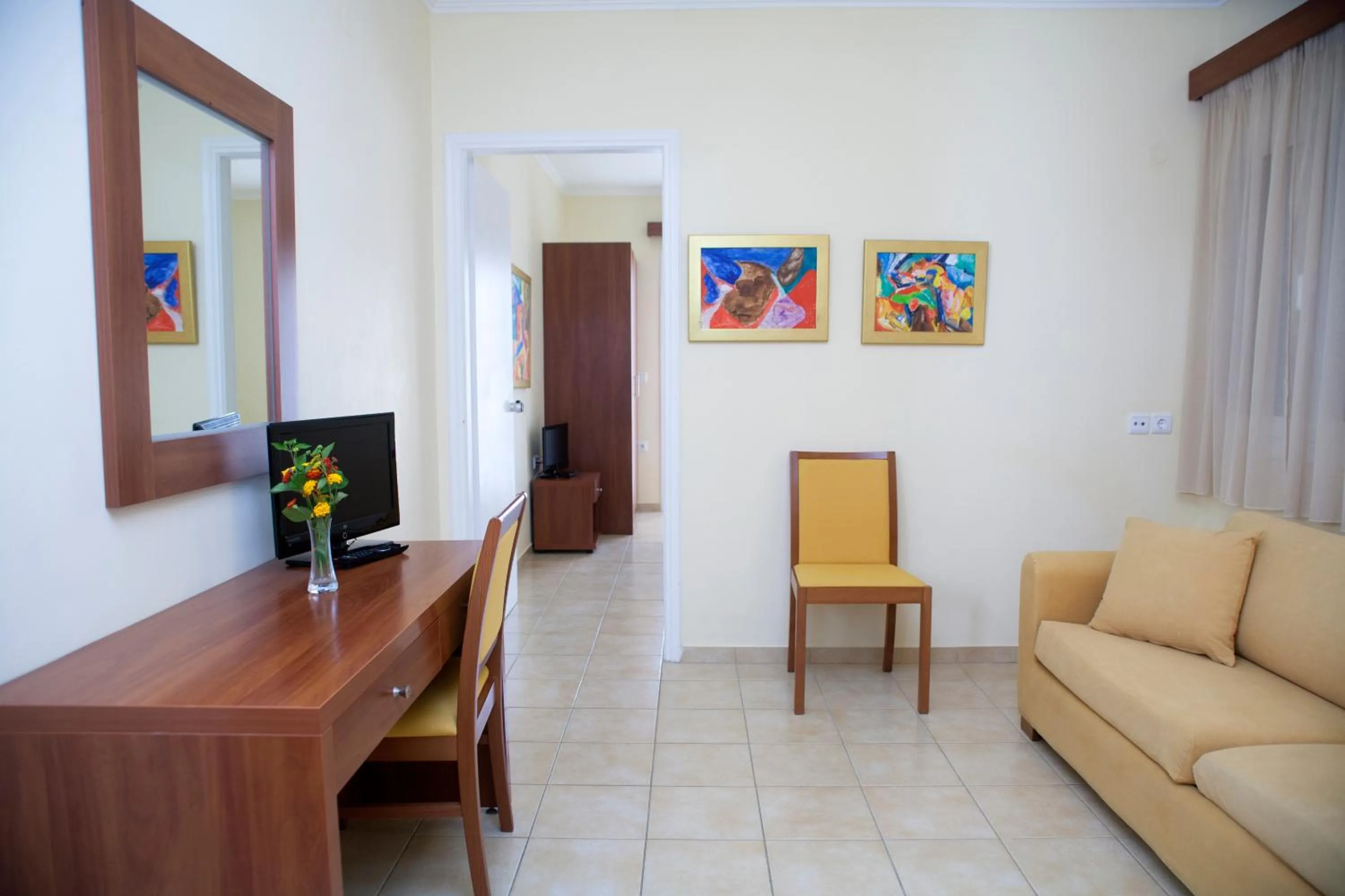 TV and multimedia in Summertime Inn