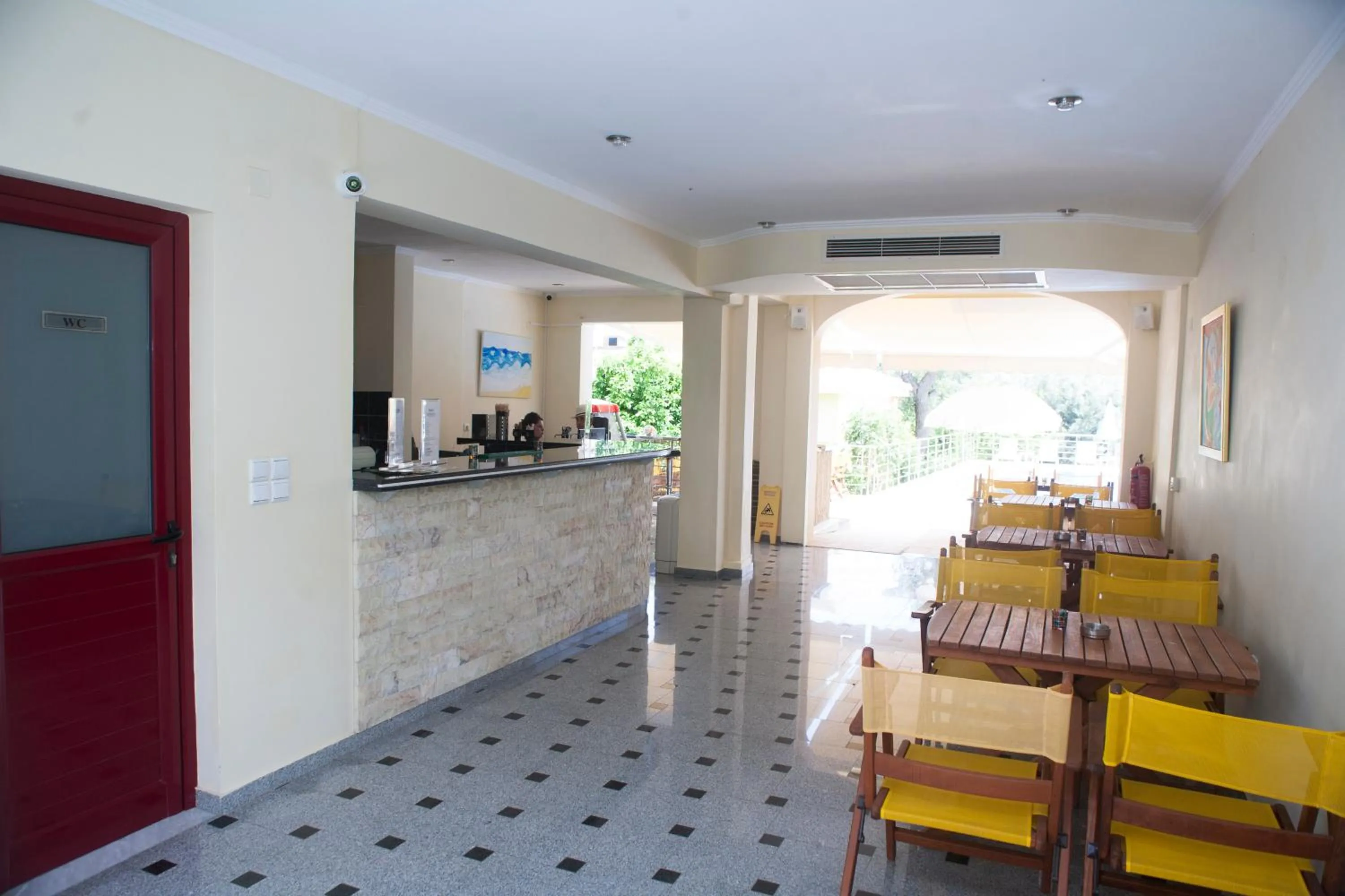 Lounge or bar in Summertime Inn