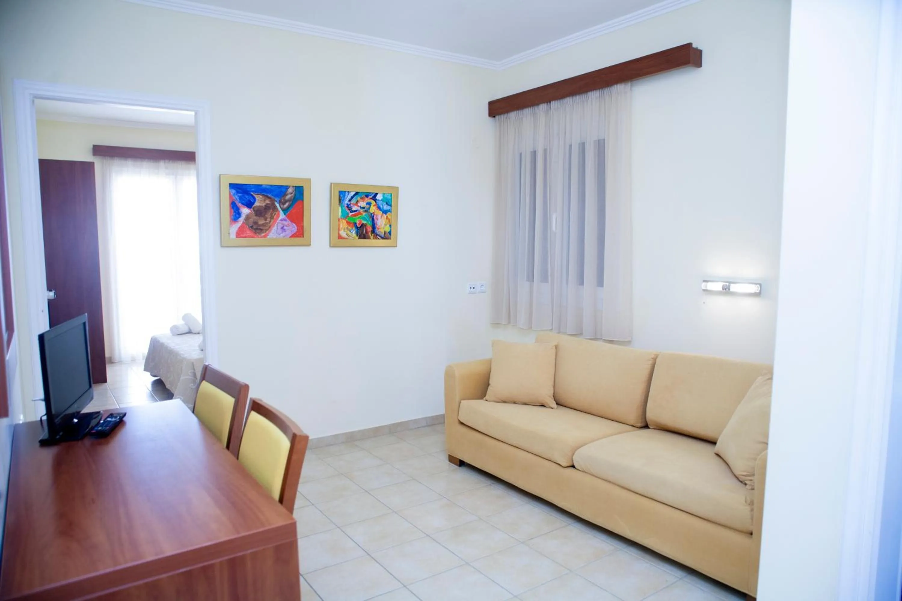 TV and multimedia in Summertime Inn