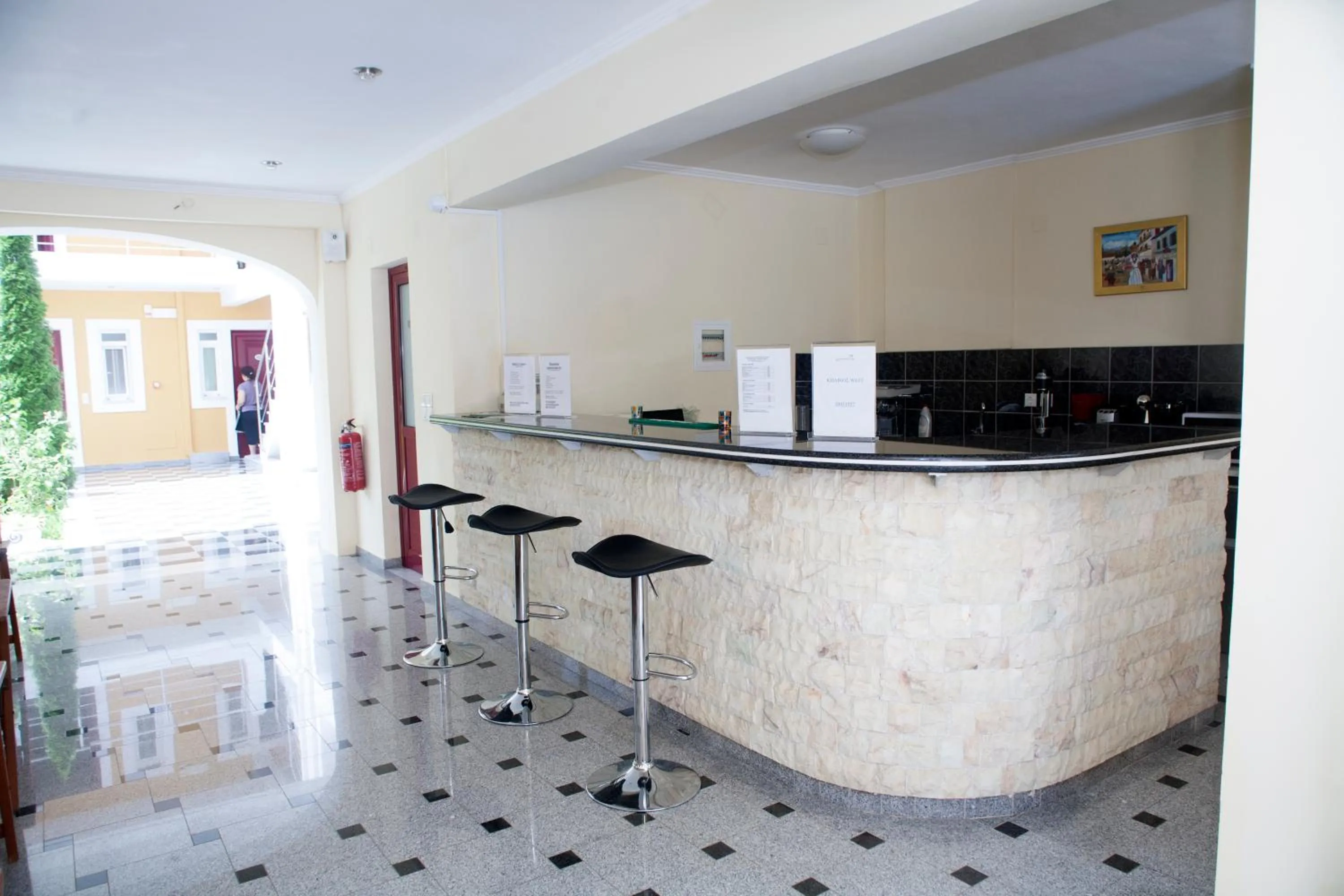 Lounge or bar in Summertime Inn