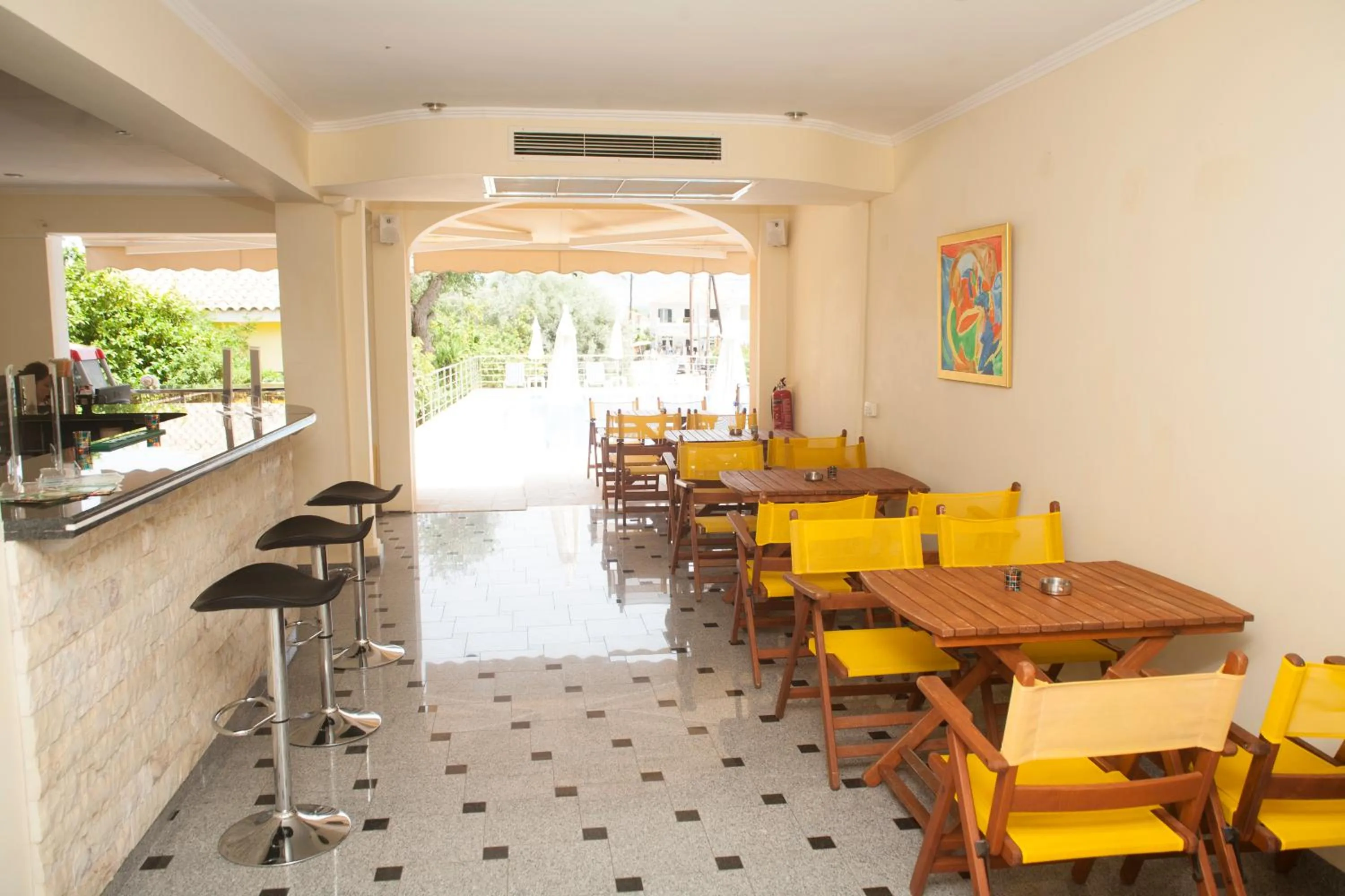 Lounge or bar in Summertime Inn