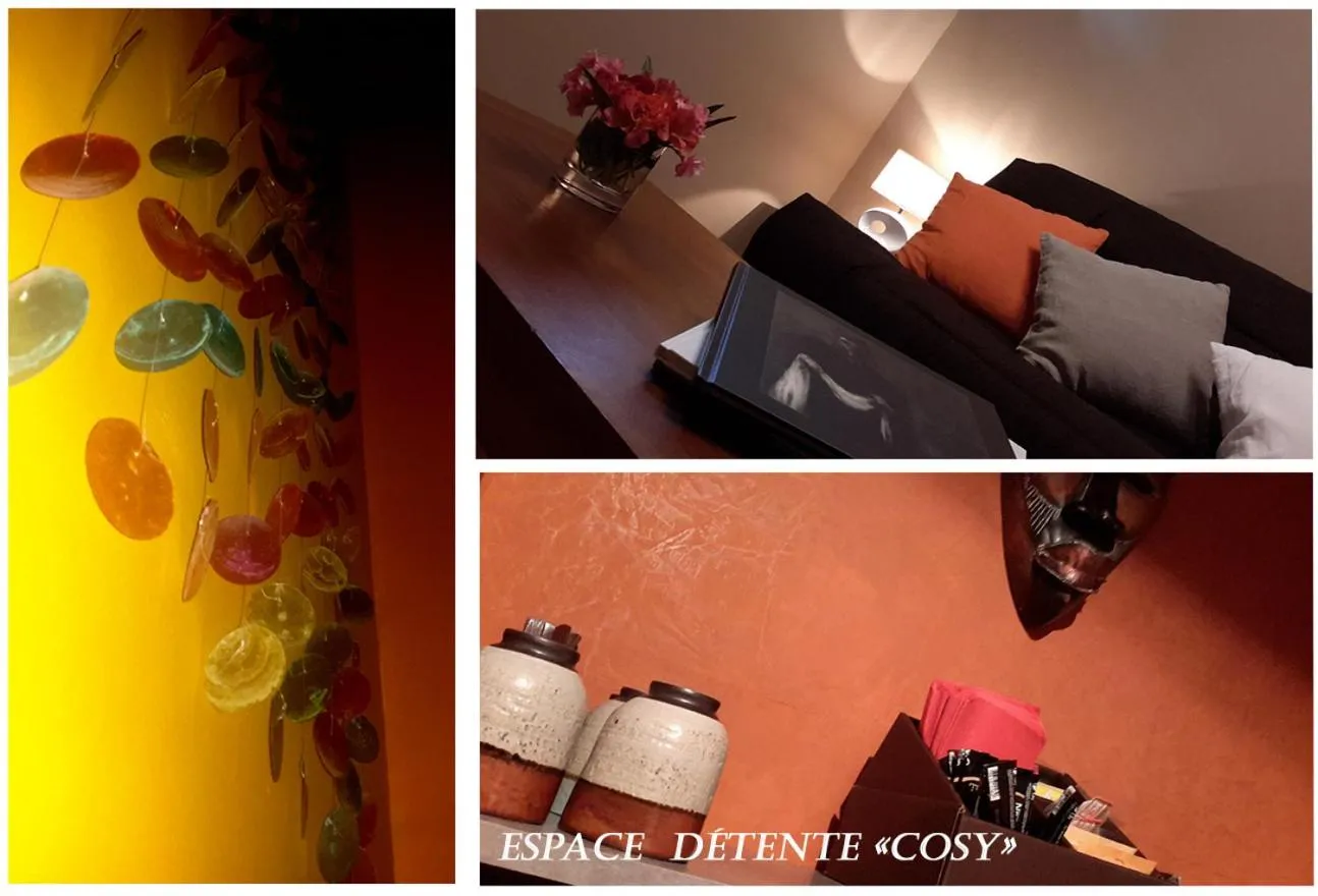 Shower, Bed in Om'Sleeping B&B