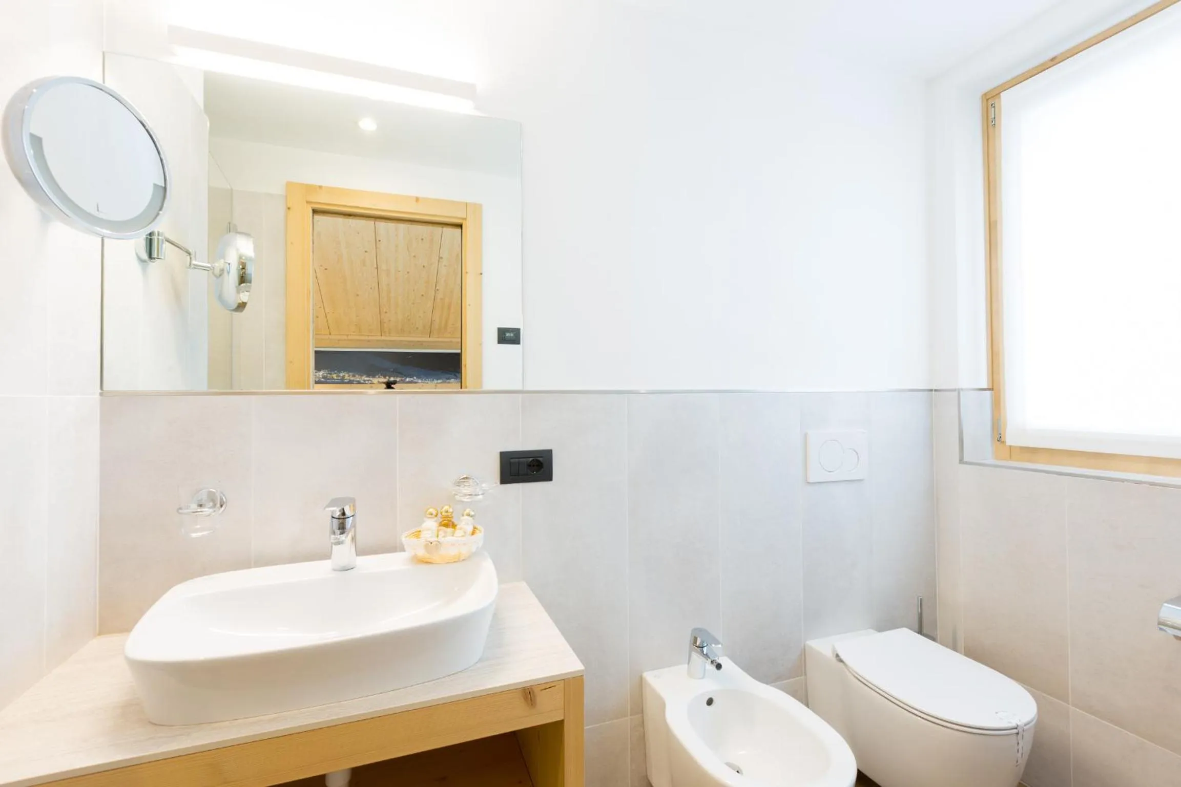 Shower in Green Rose