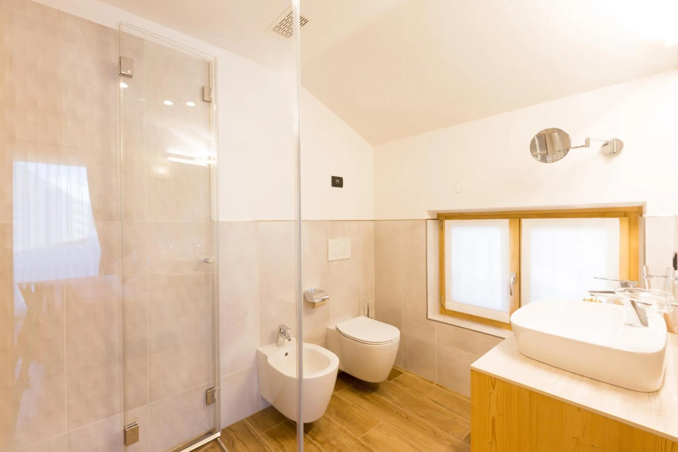 Shower in Green Rose