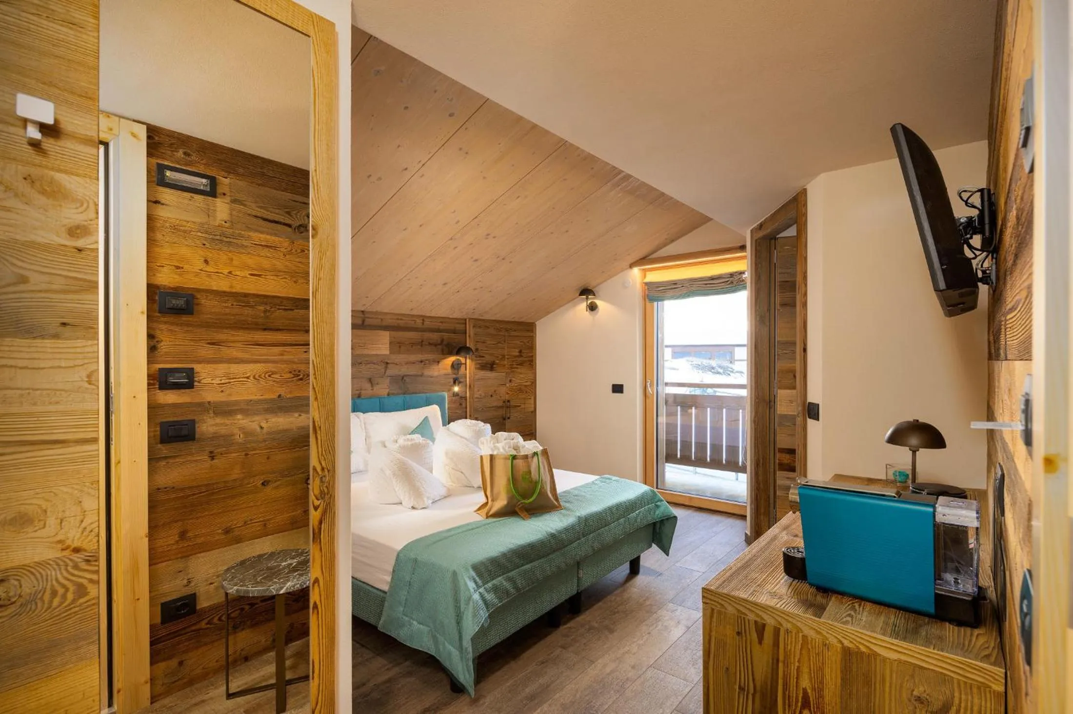 TV and multimedia, Bed in Green Rose