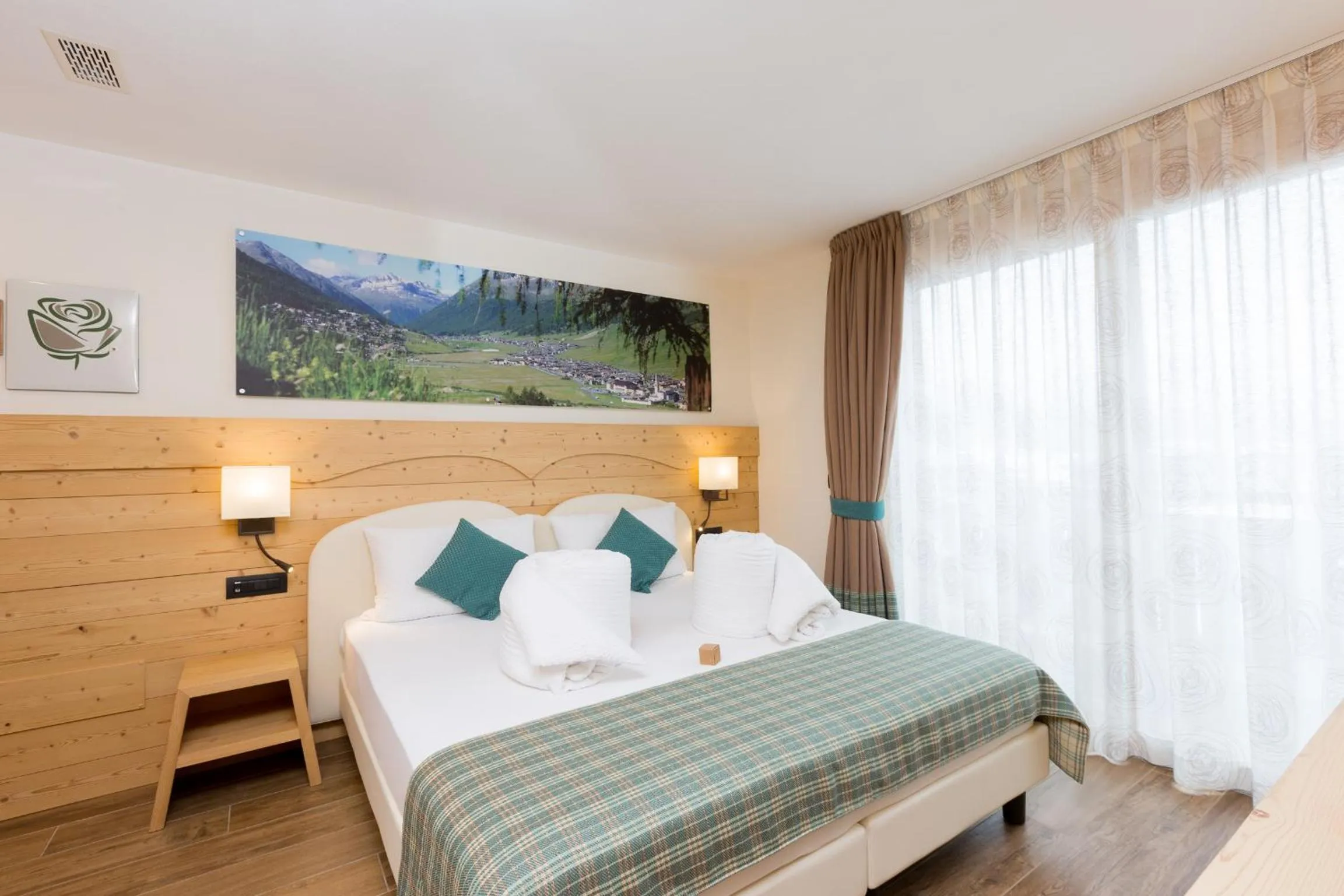 Shower, Bed in Green Rose