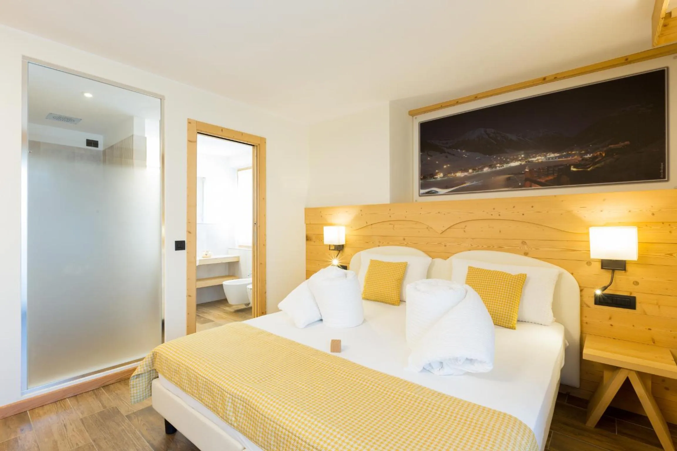 Shower, Bed in Green Rose