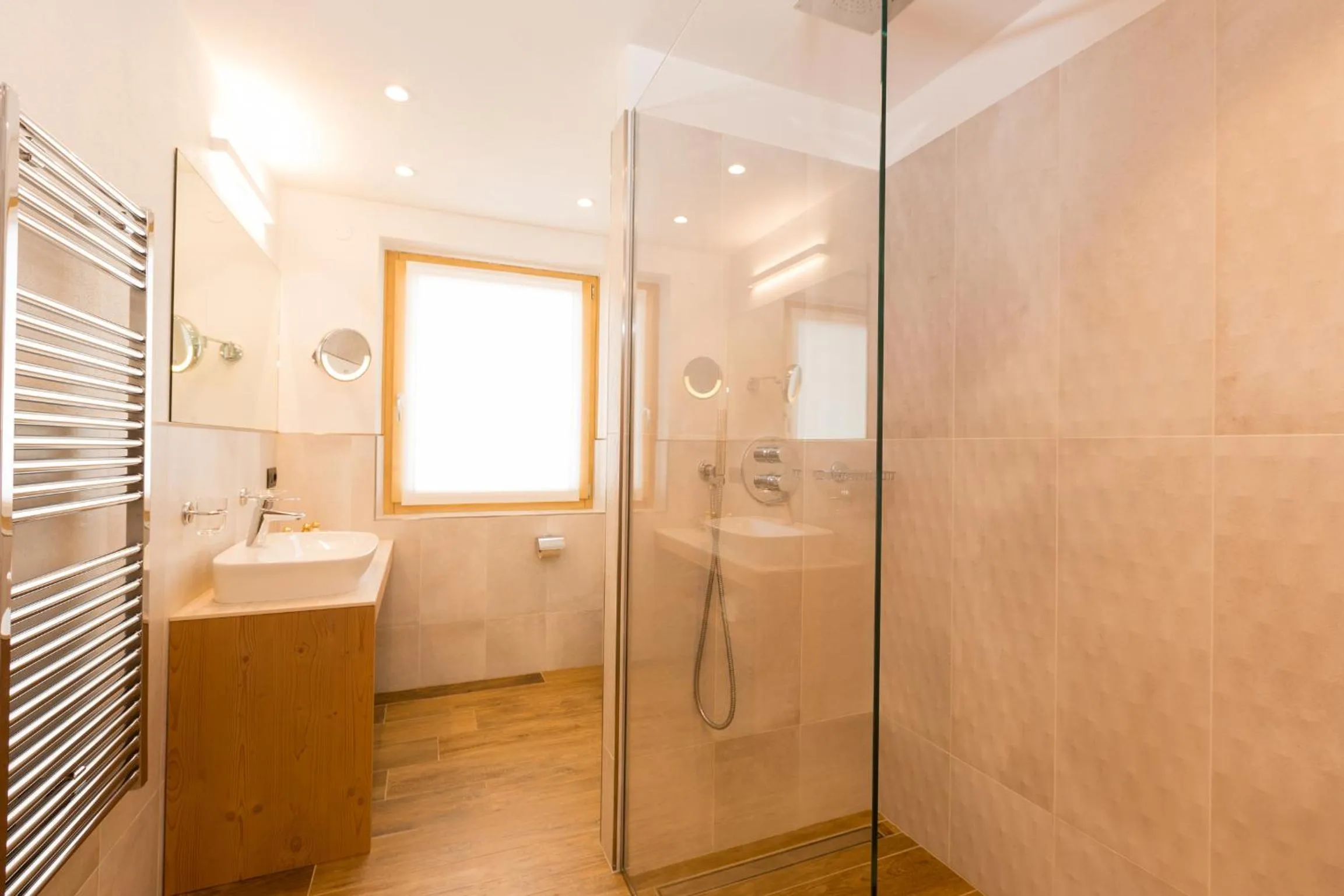 Shower in Green Rose