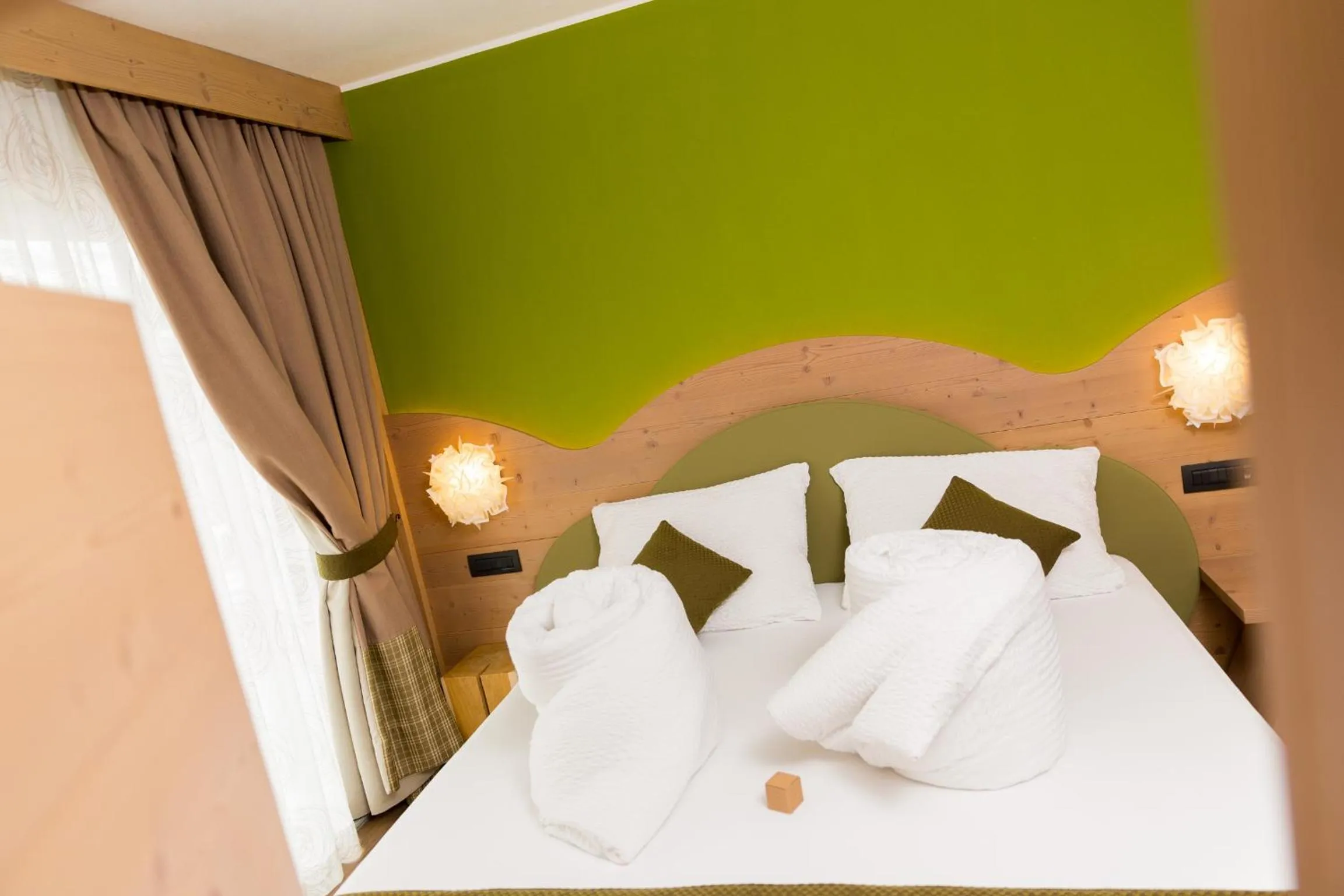 Shower, Bed in Green Rose