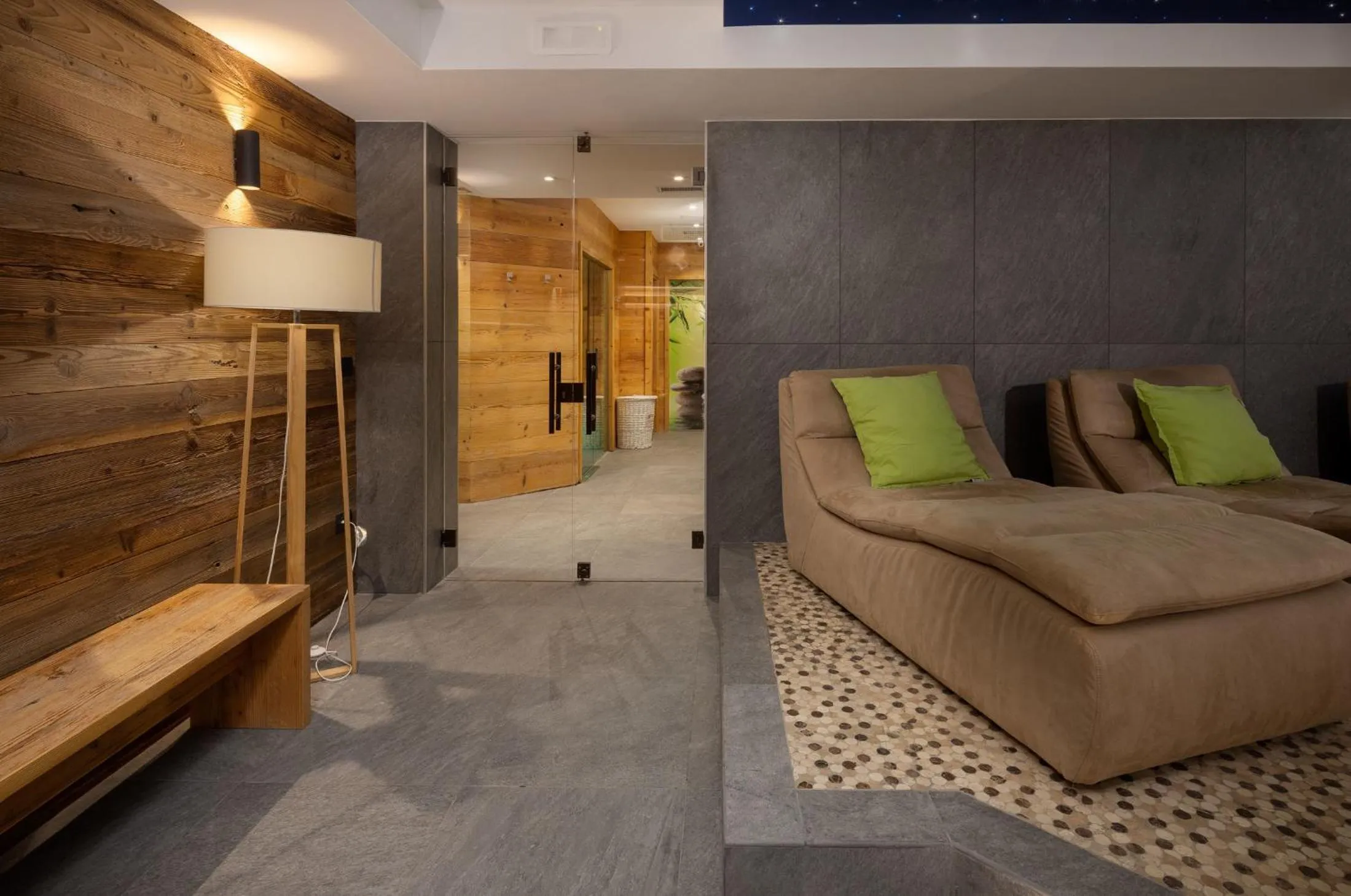 Swimming pool in Green Rose