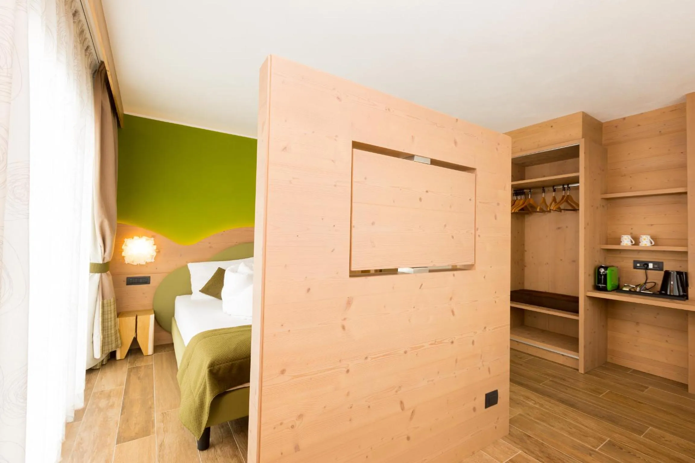 Shower, Bed in Green Rose