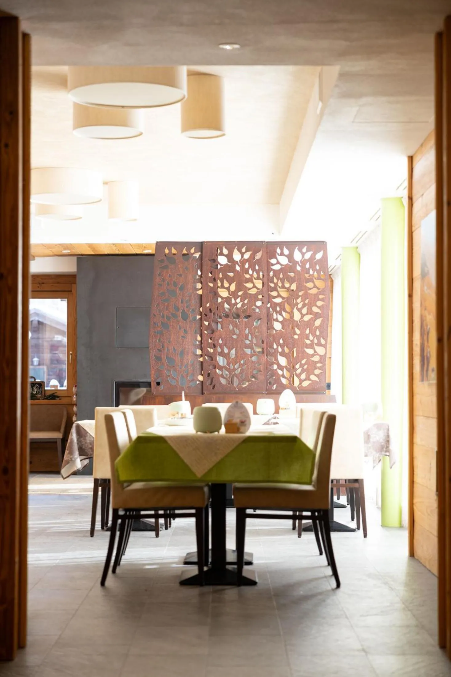 Breakfast in Green Rose